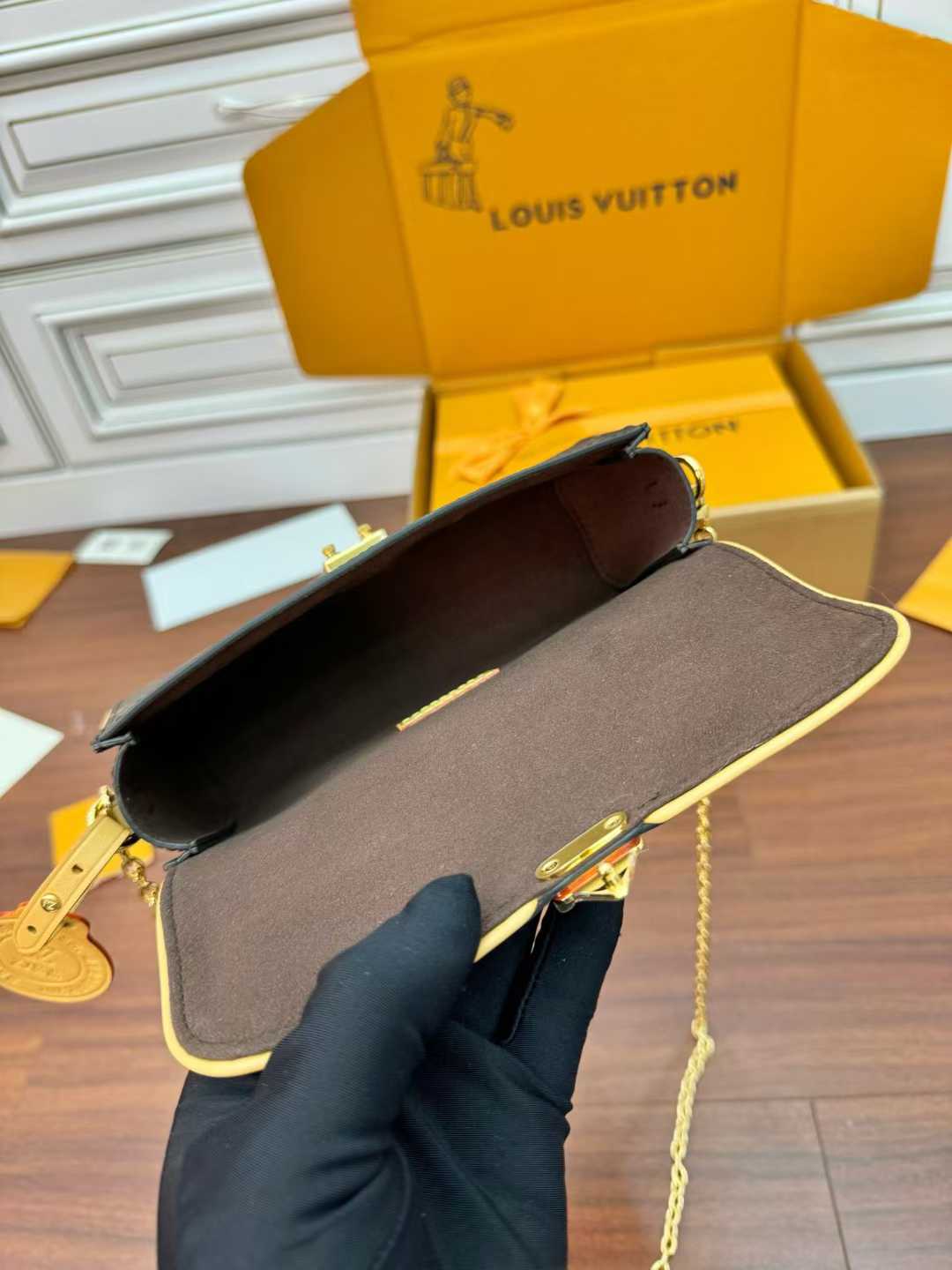 Louis Vuitton M13566 Pochette Camille Bag view 4