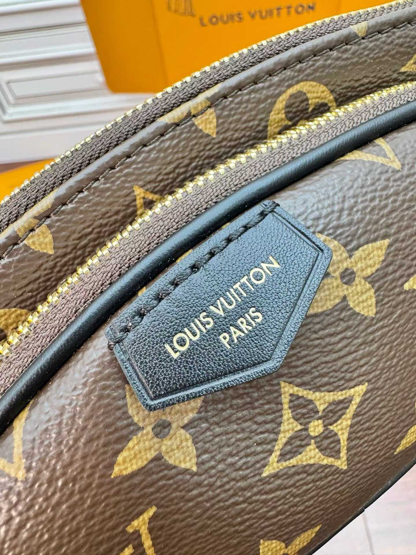 Louis Vuitton M14806 KEEPIT Waist bag view 2