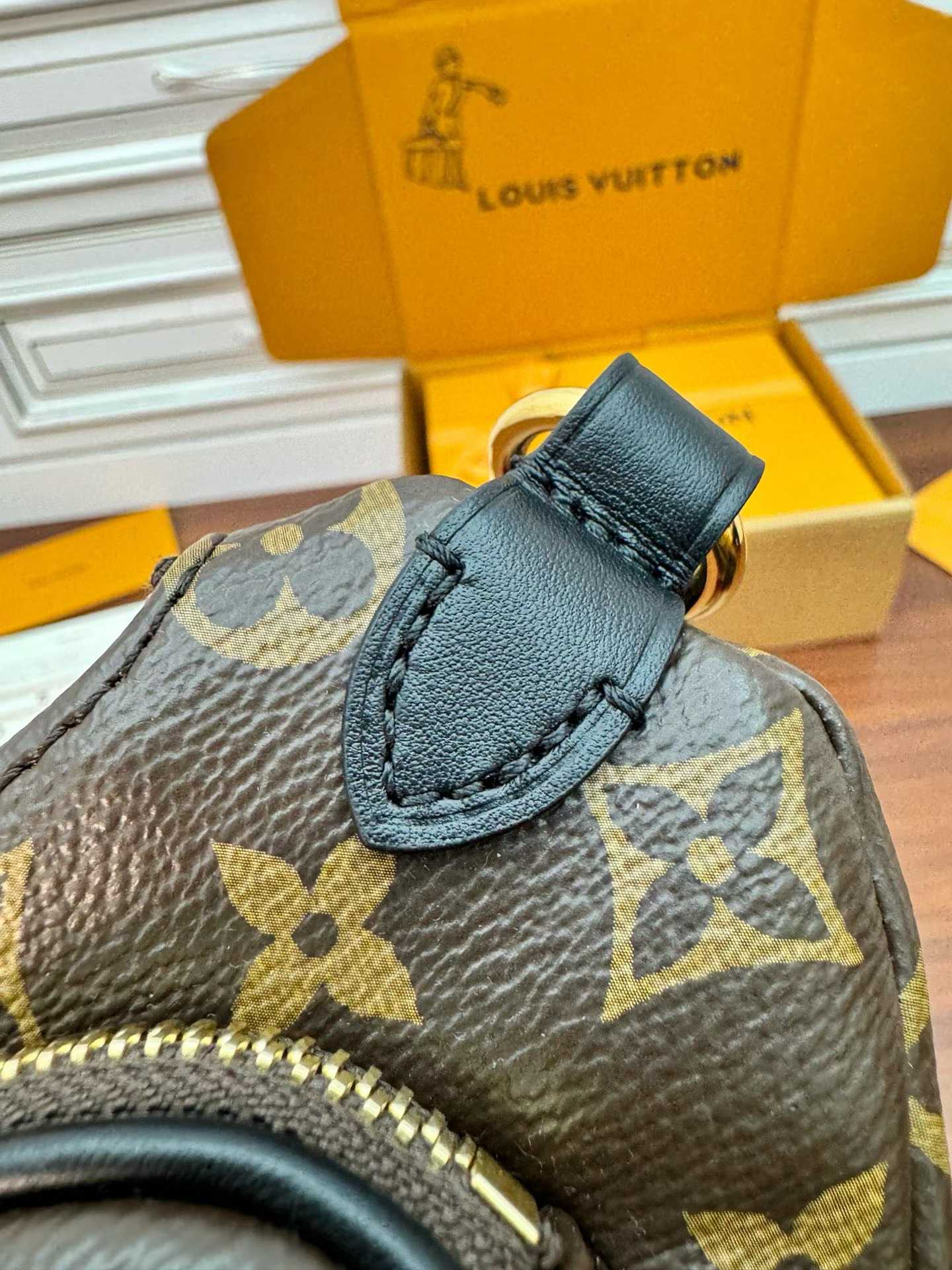 Louis Vuitton M14806 KEEPIT Waist bag view 3