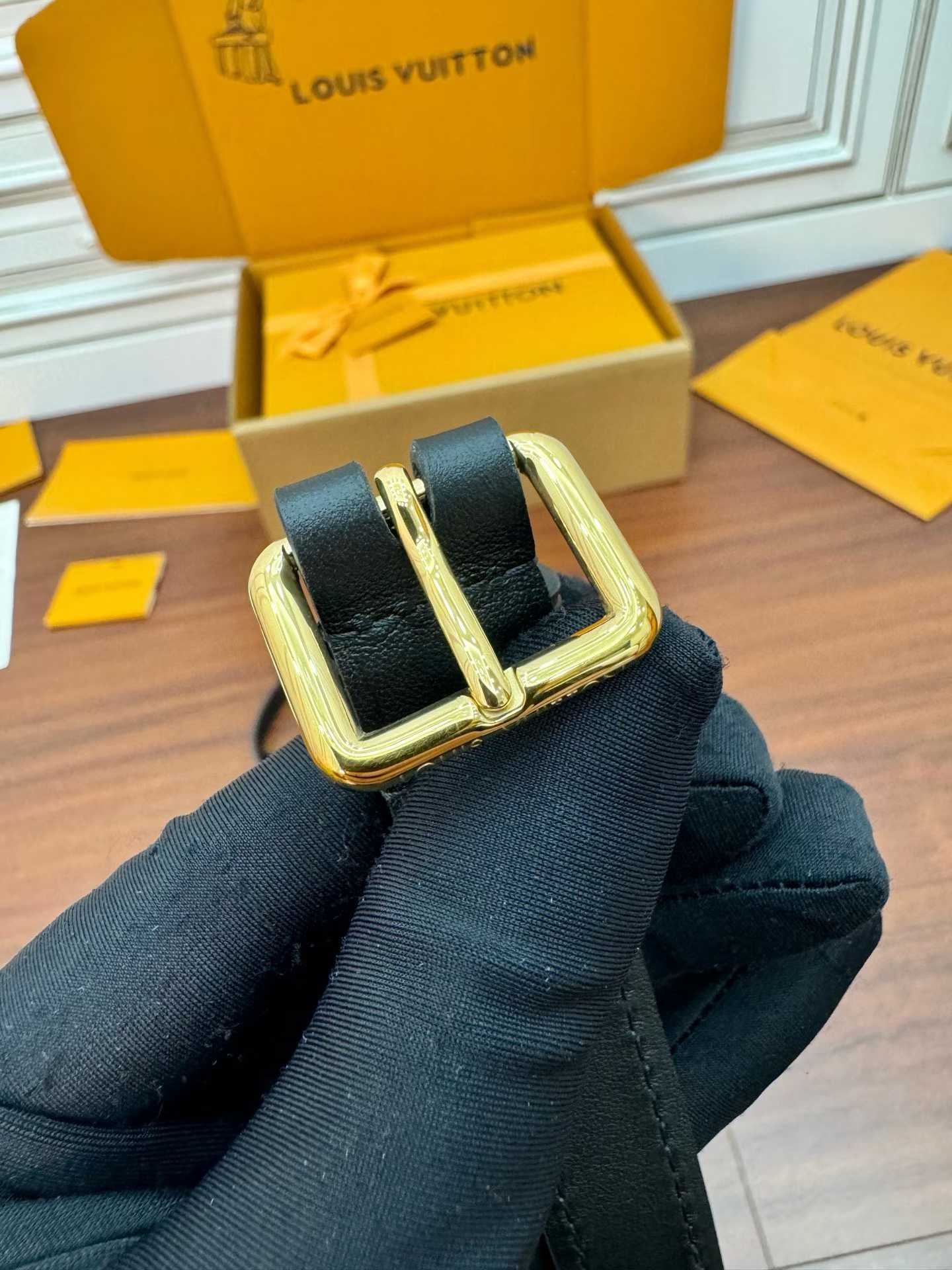 Louis Vuitton M14806 KEEPIT Waist bag view 4