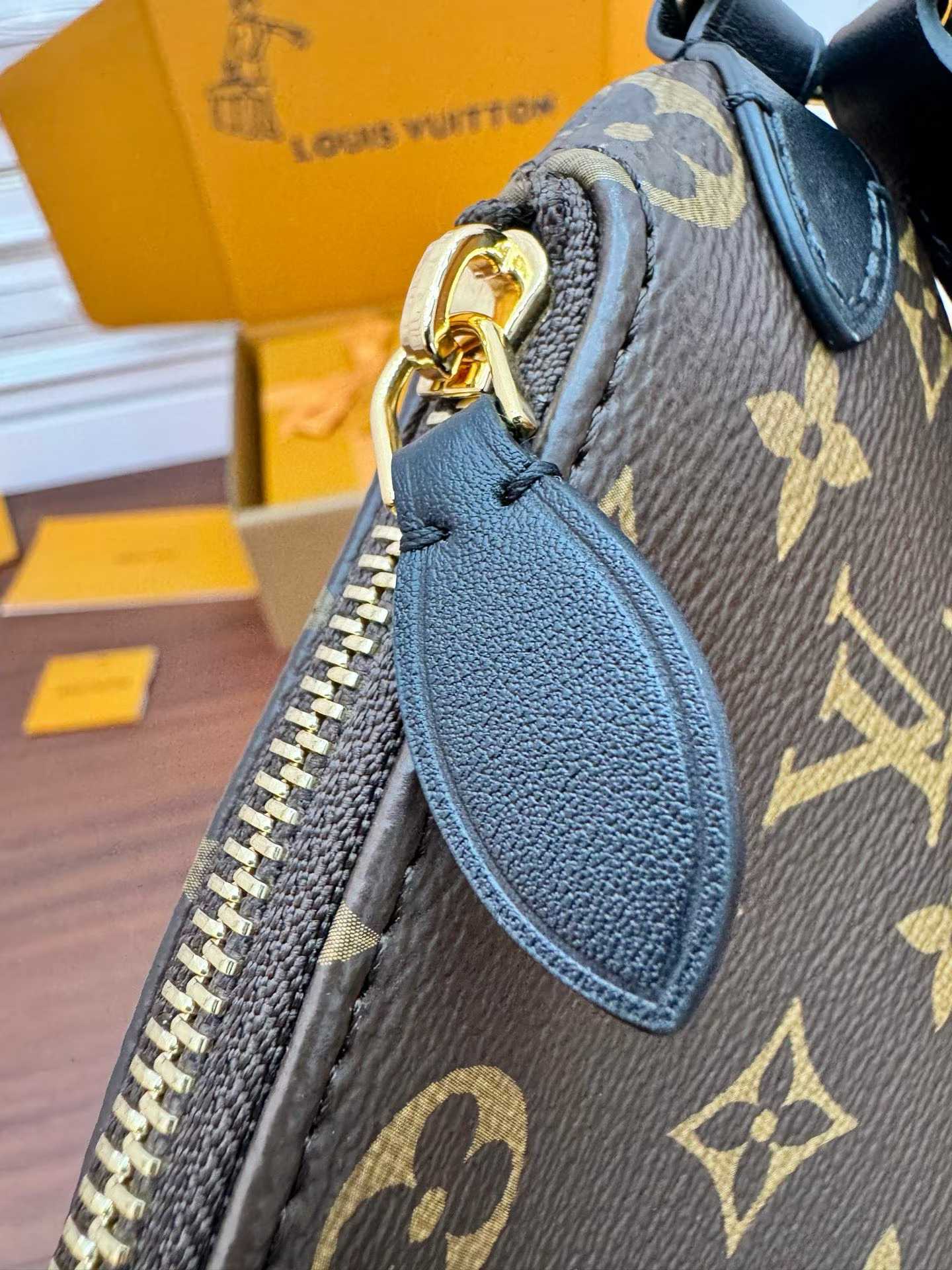 Louis Vuitton M14806 KEEPIT Waist bag view 6