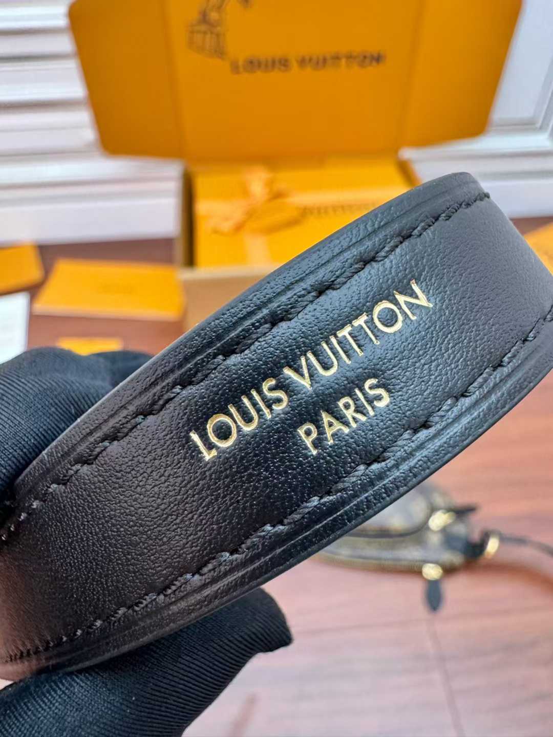 Louis Vuitton M14806 KEEPIT Waist bag view 8