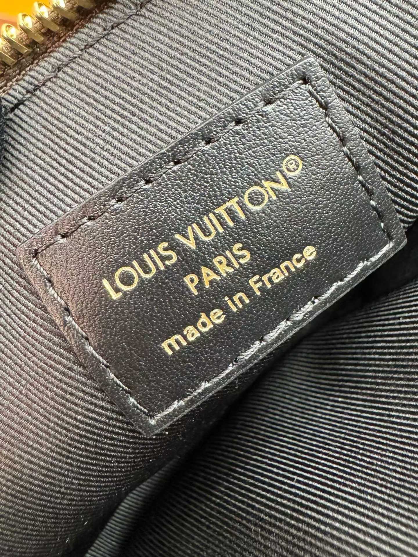Louis Vuitton M14806 KEEPIT Waist bag view 9
