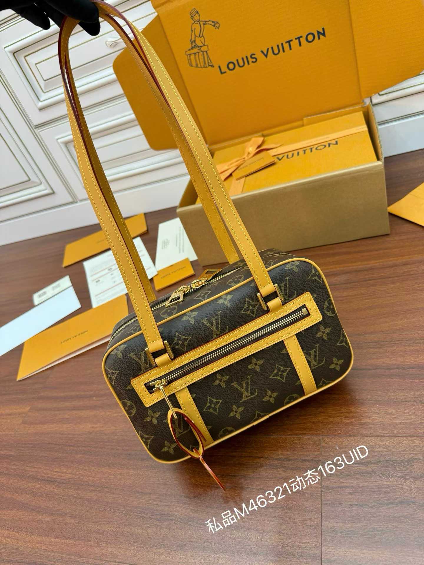 Louis Vuitton M46321 Shoulder bag view 1