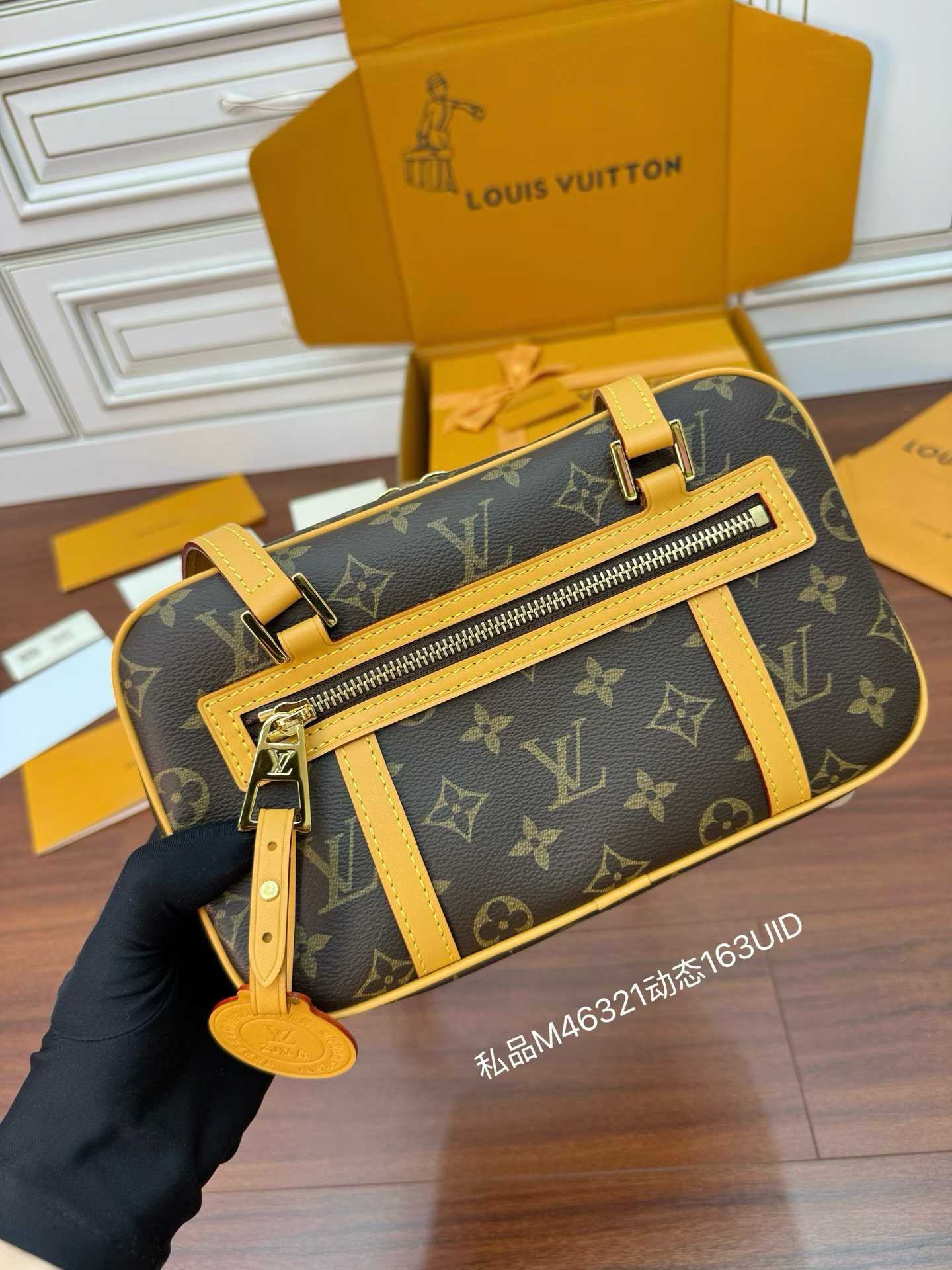 Louis Vuitton M46321 Shoulder bag view 3