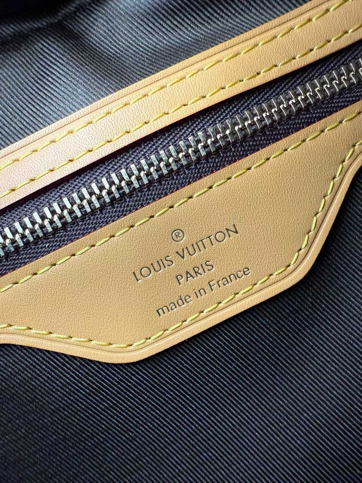 Louis Vuitton M46321 Shoulder bag view 5