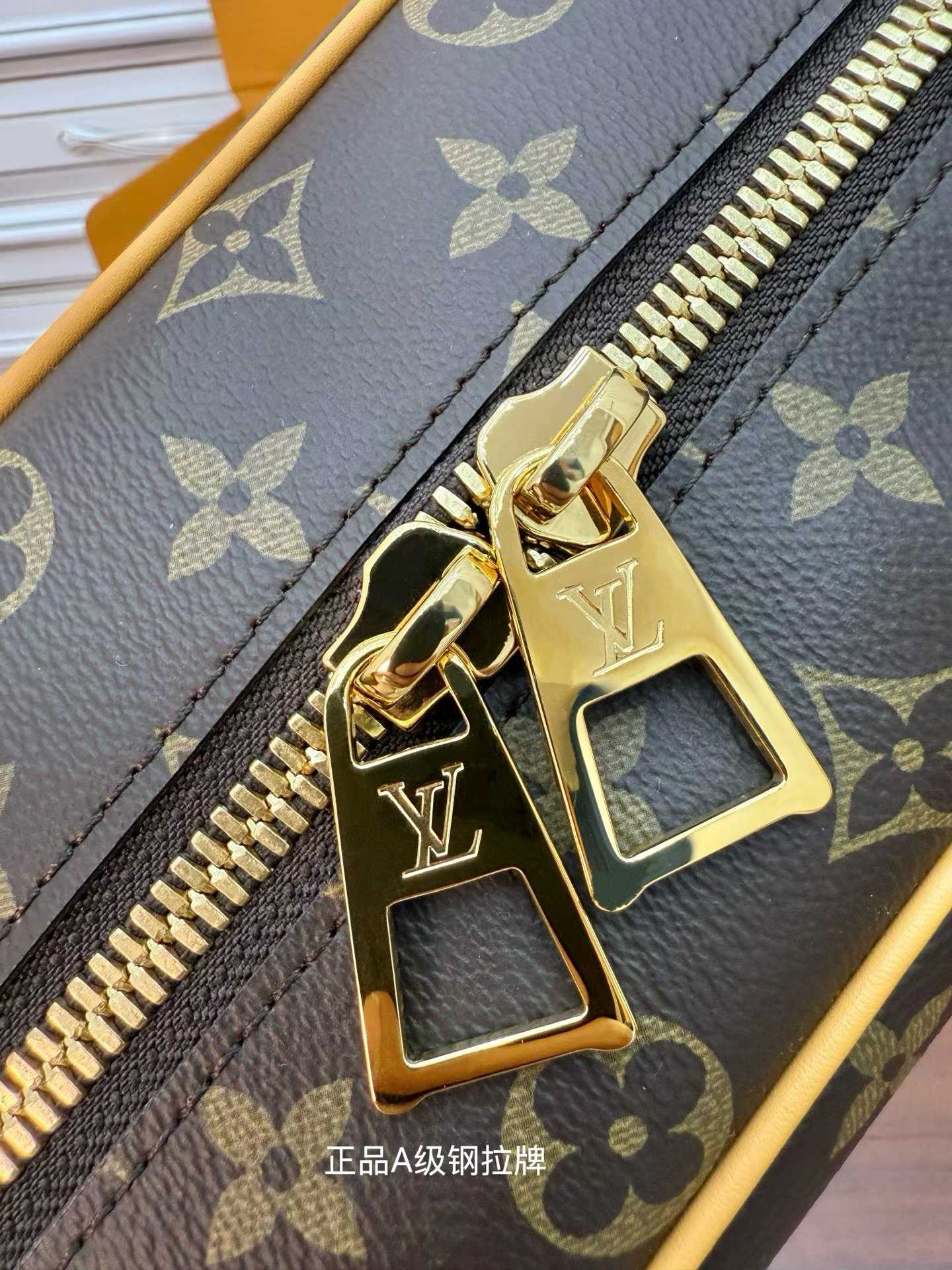 Louis Vuitton M46321 Shoulder bag view 7