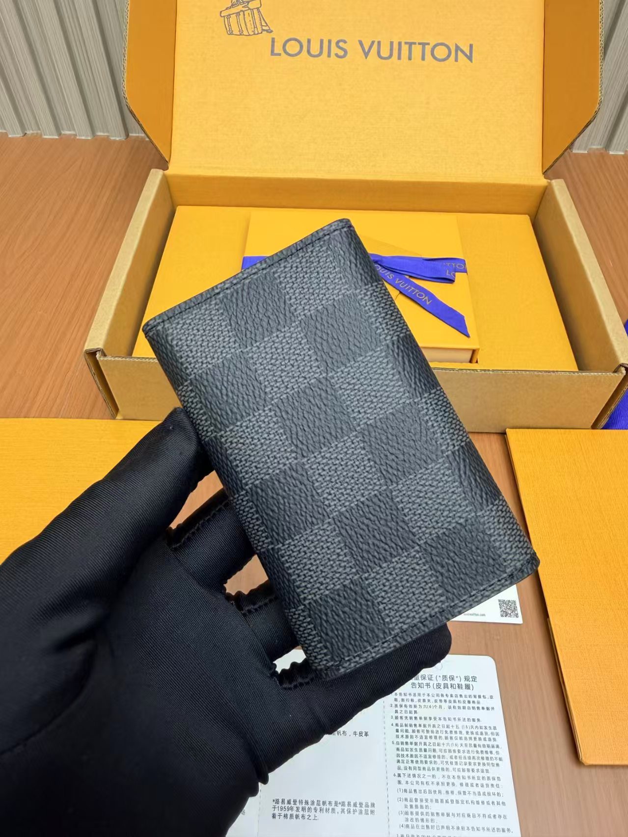Louis Vuitton M62662 Key bag view 8