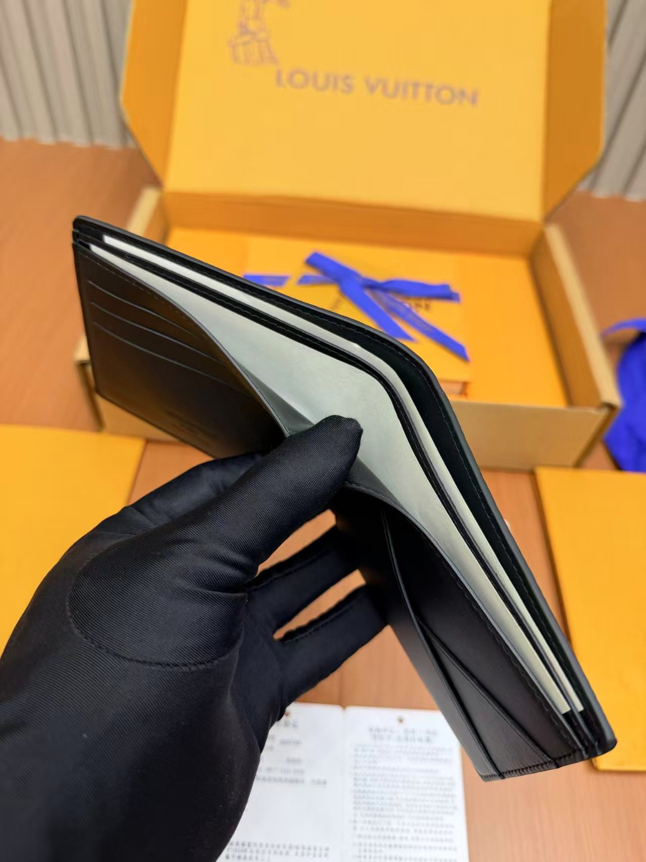 Louis Vuitton M26744 Multiple Wallet view 3