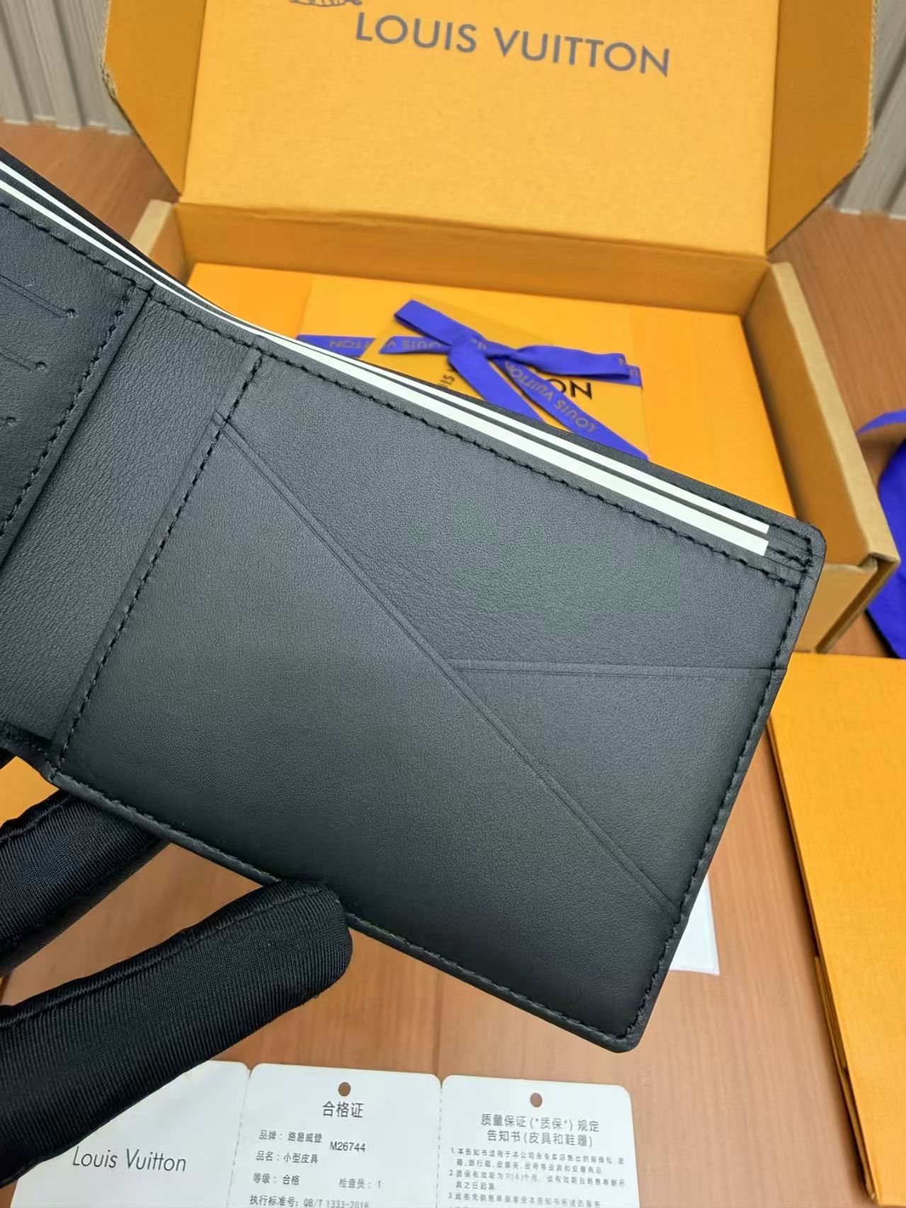 Louis Vuitton M26744 Multiple Wallet view 5