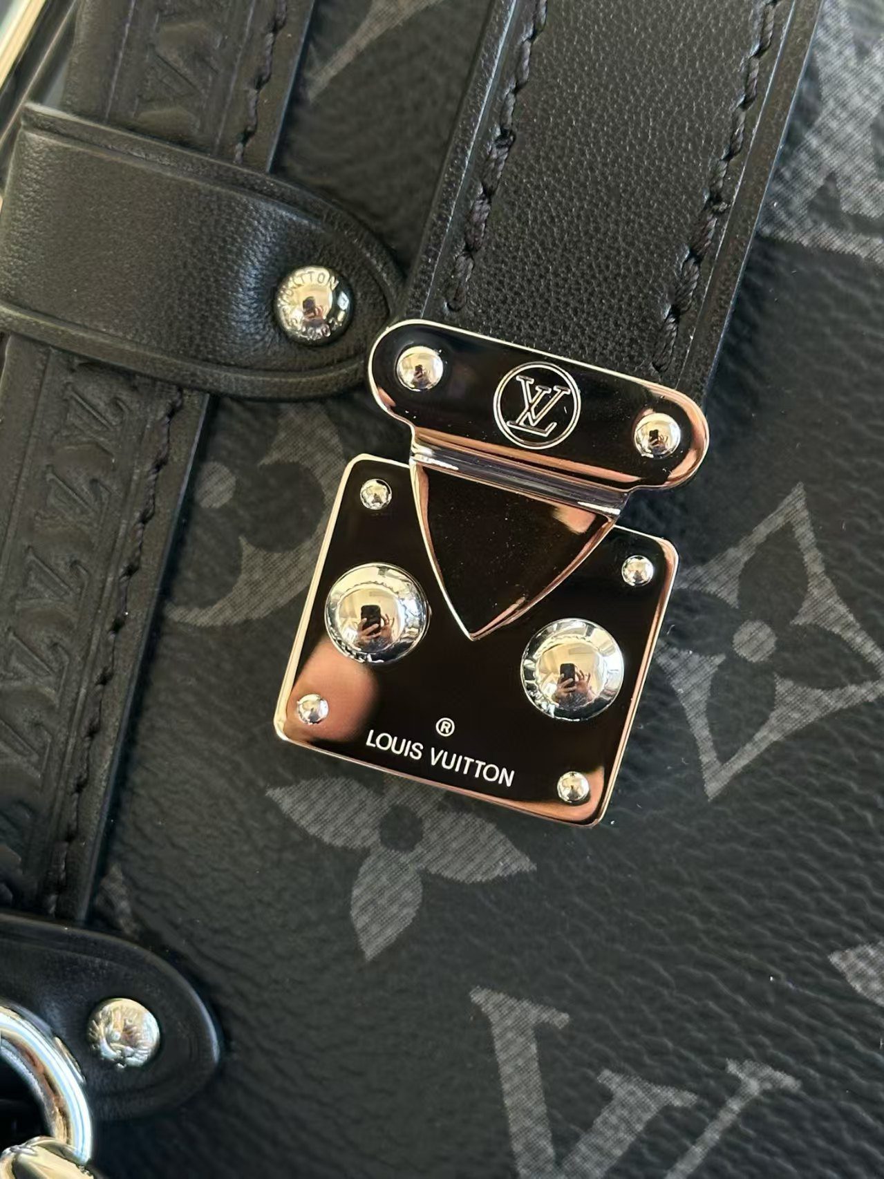 Louis Vuitton M26226 Side Trunk MM East West view 10