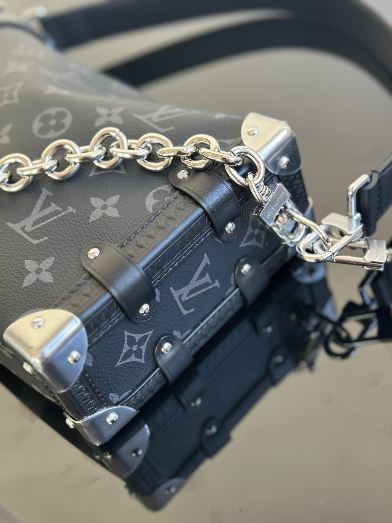 Louis Vuitton M26226 Side Trunk MM East West view 7