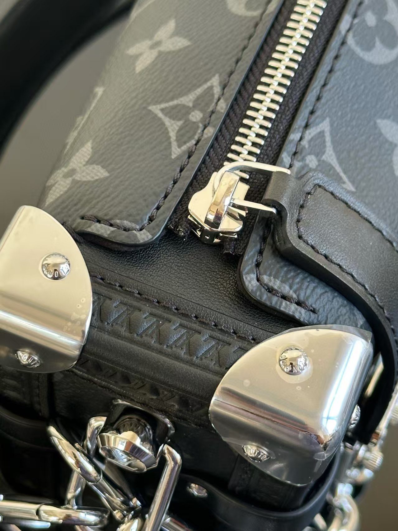 Louis Vuitton M26226 Side Trunk MM East West view 9