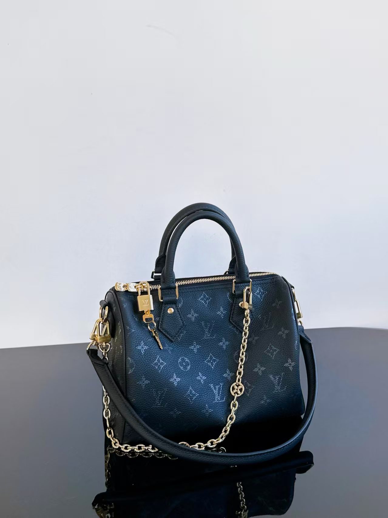 Louis Vuitton M26486 Speedy Bandoulière 25 view 4