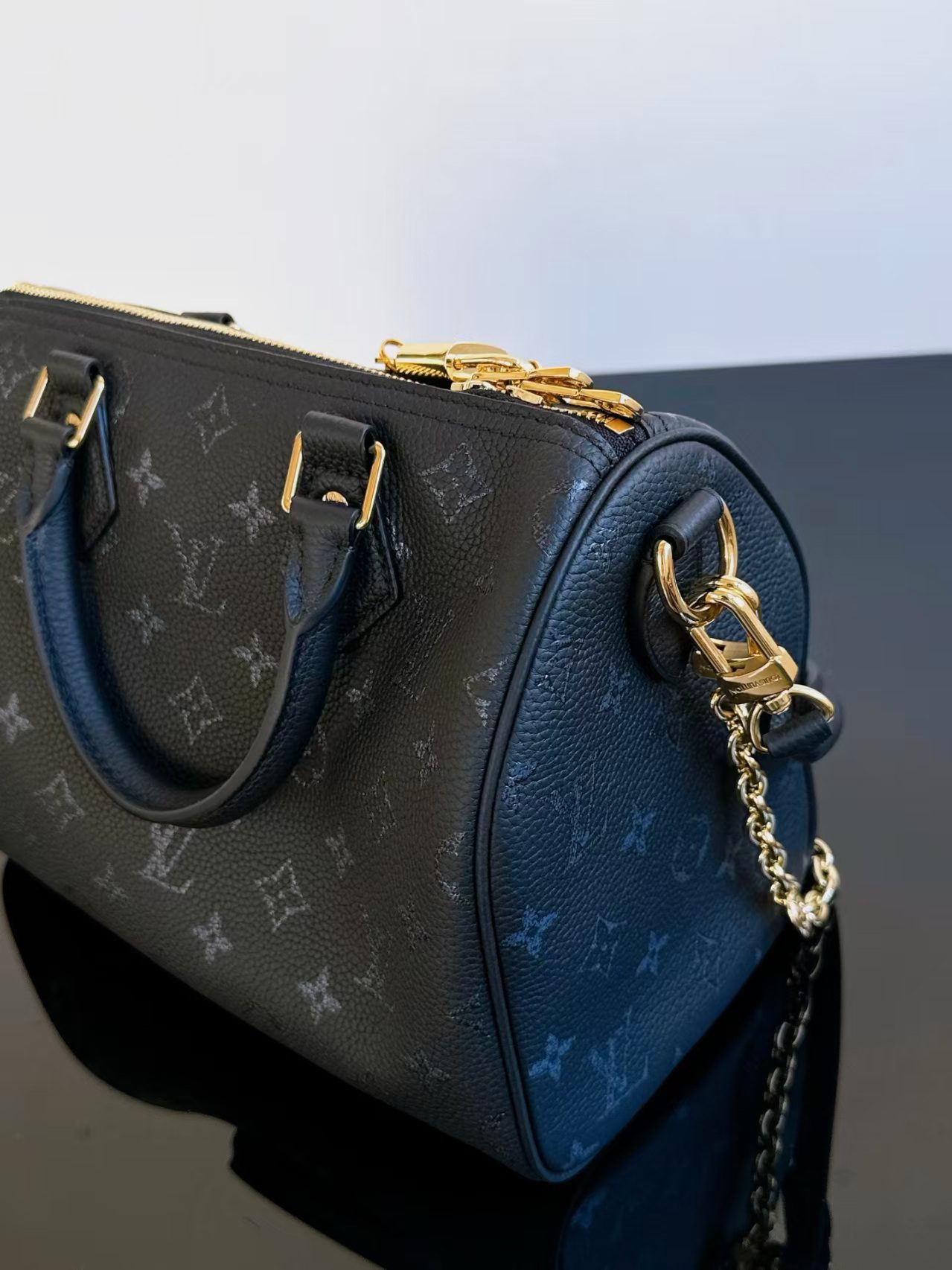 Louis Vuitton M26486 Speedy Bandoulière 25 view 5