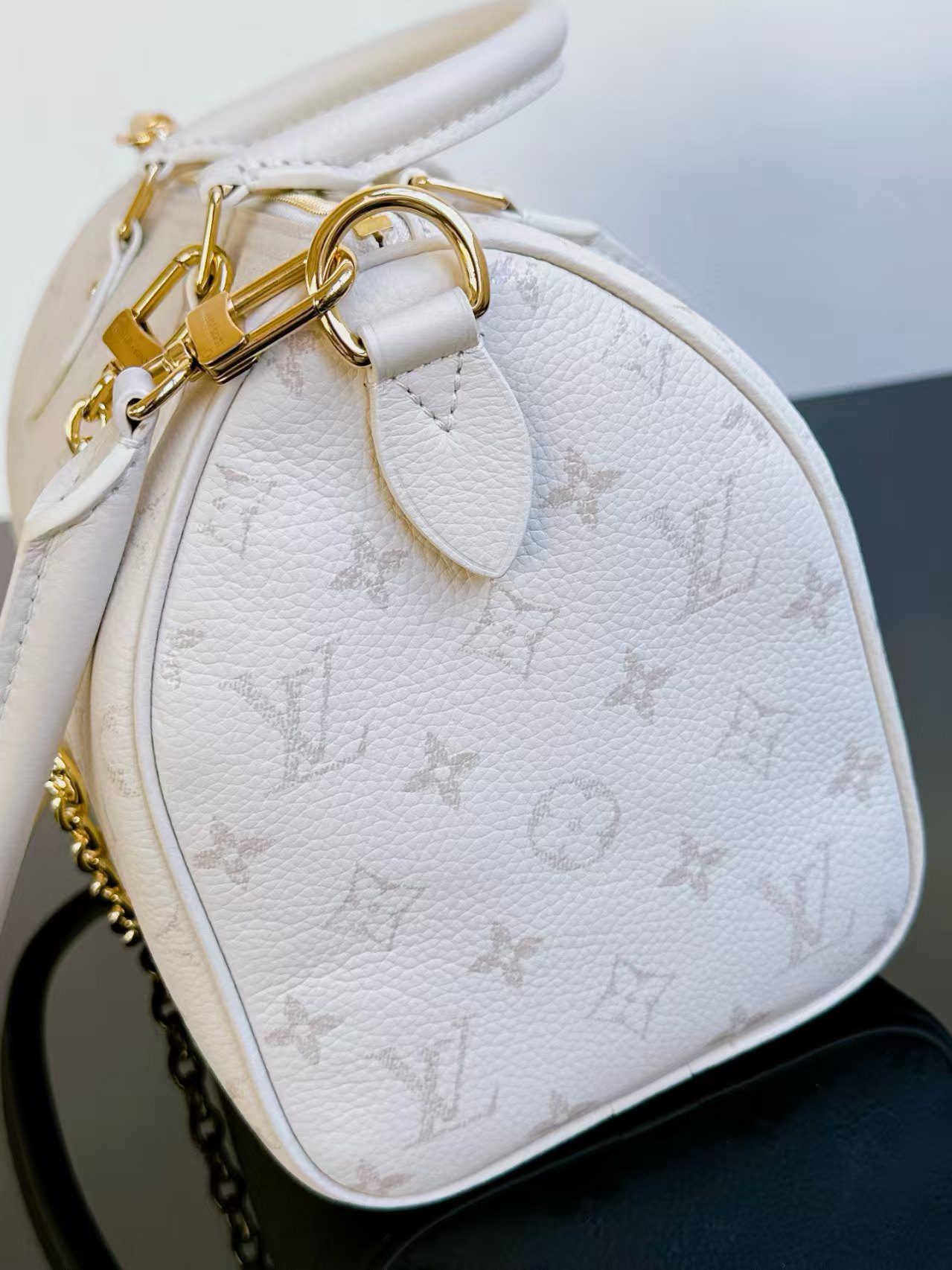 Louis Vuitton M26690 Speedy Bandoulière 25 view 7
