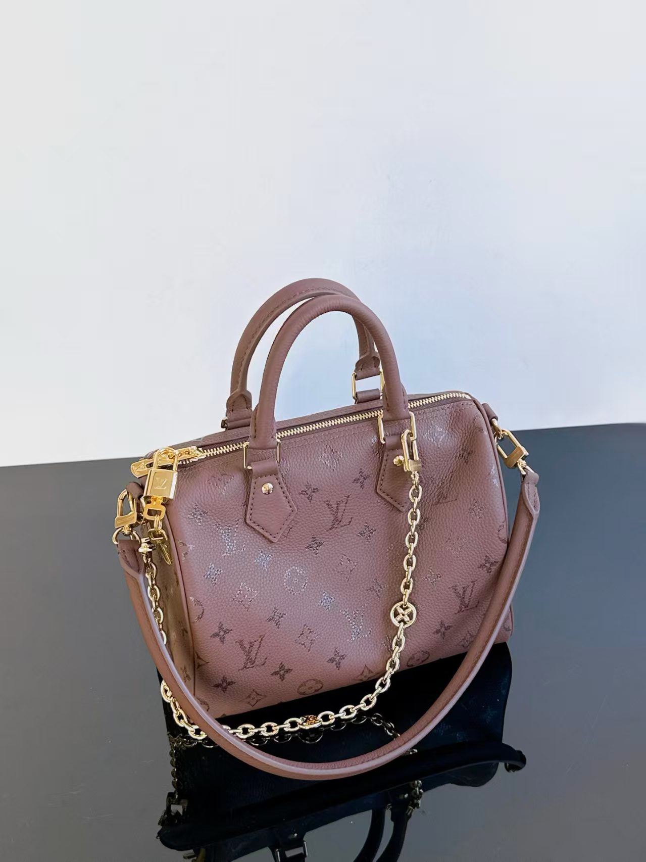 Louis Vuitton M26691 Speedy Bandoulière 25 view 1