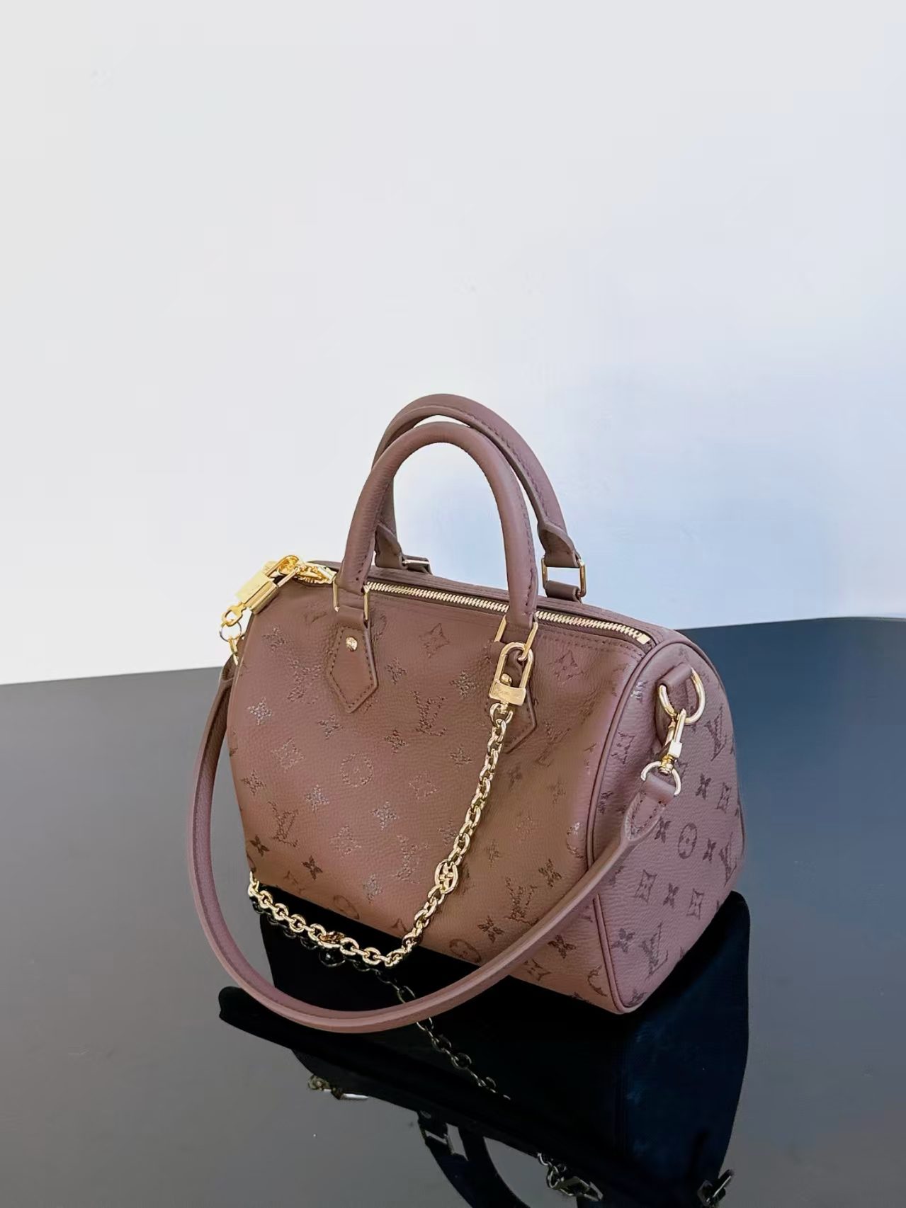 Louis Vuitton M26691 Speedy Bandoulière 25 view 2