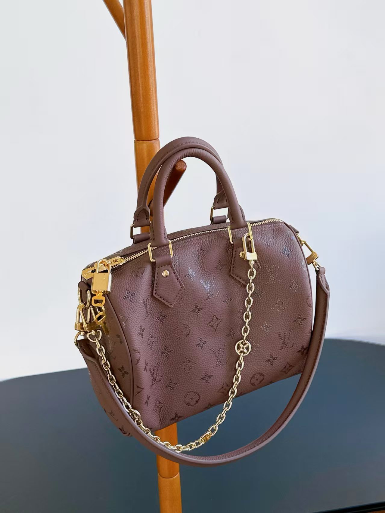 Louis Vuitton M26691 Speedy Bandoulière 25 view 8