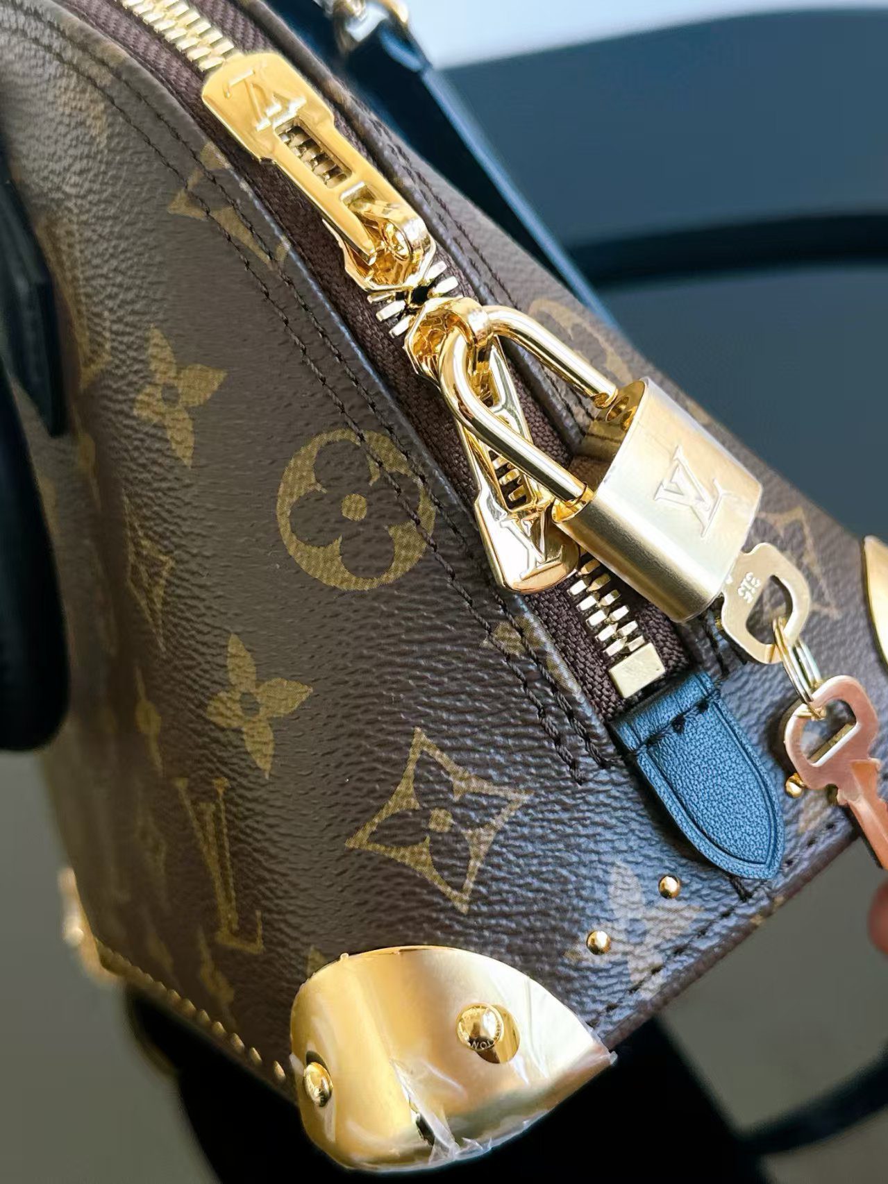 Louis Vuitton M26084 Alma Trunk BB view 7