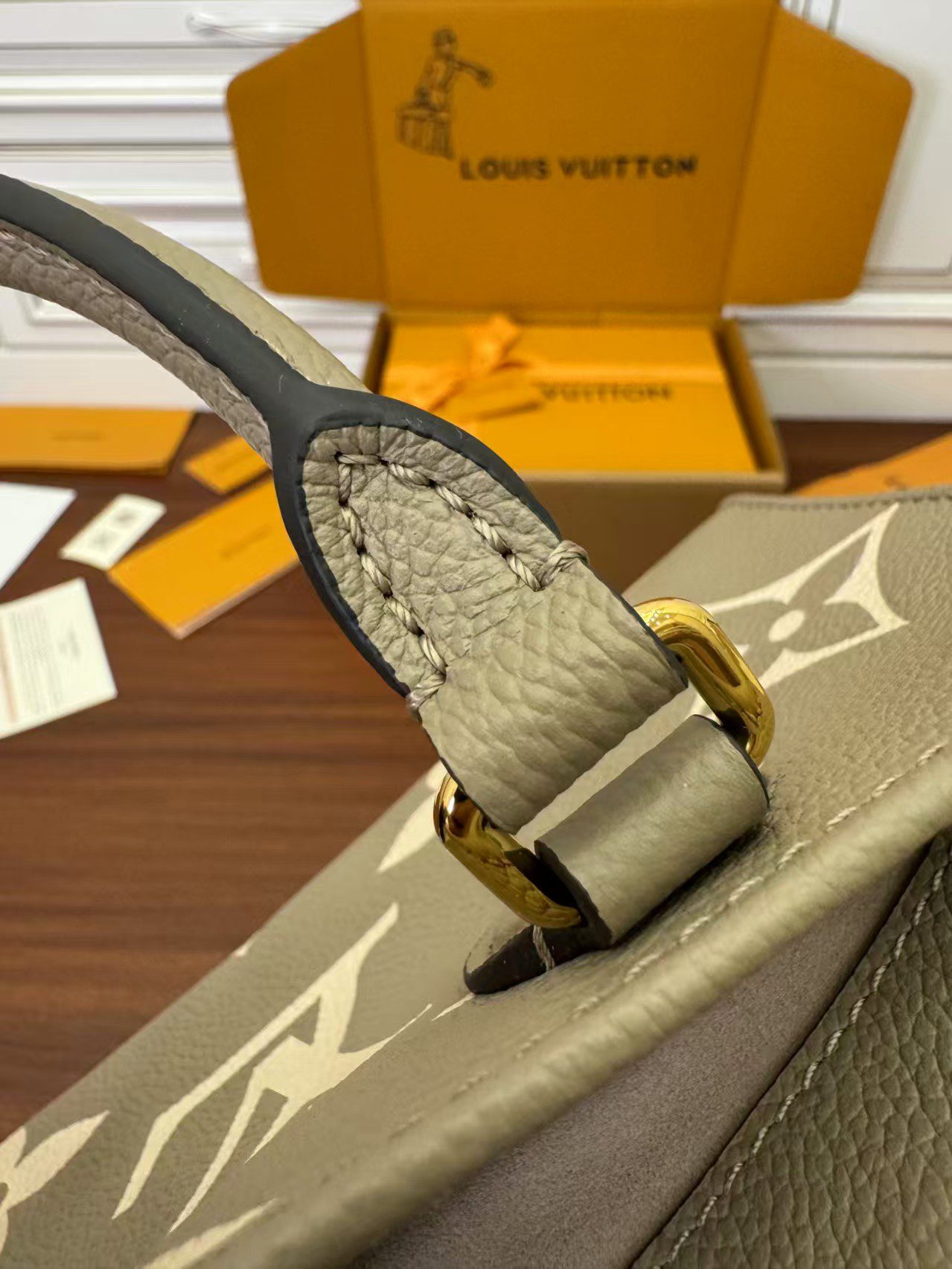 Louis Vuitton M23641 OnTheGo East West view 13