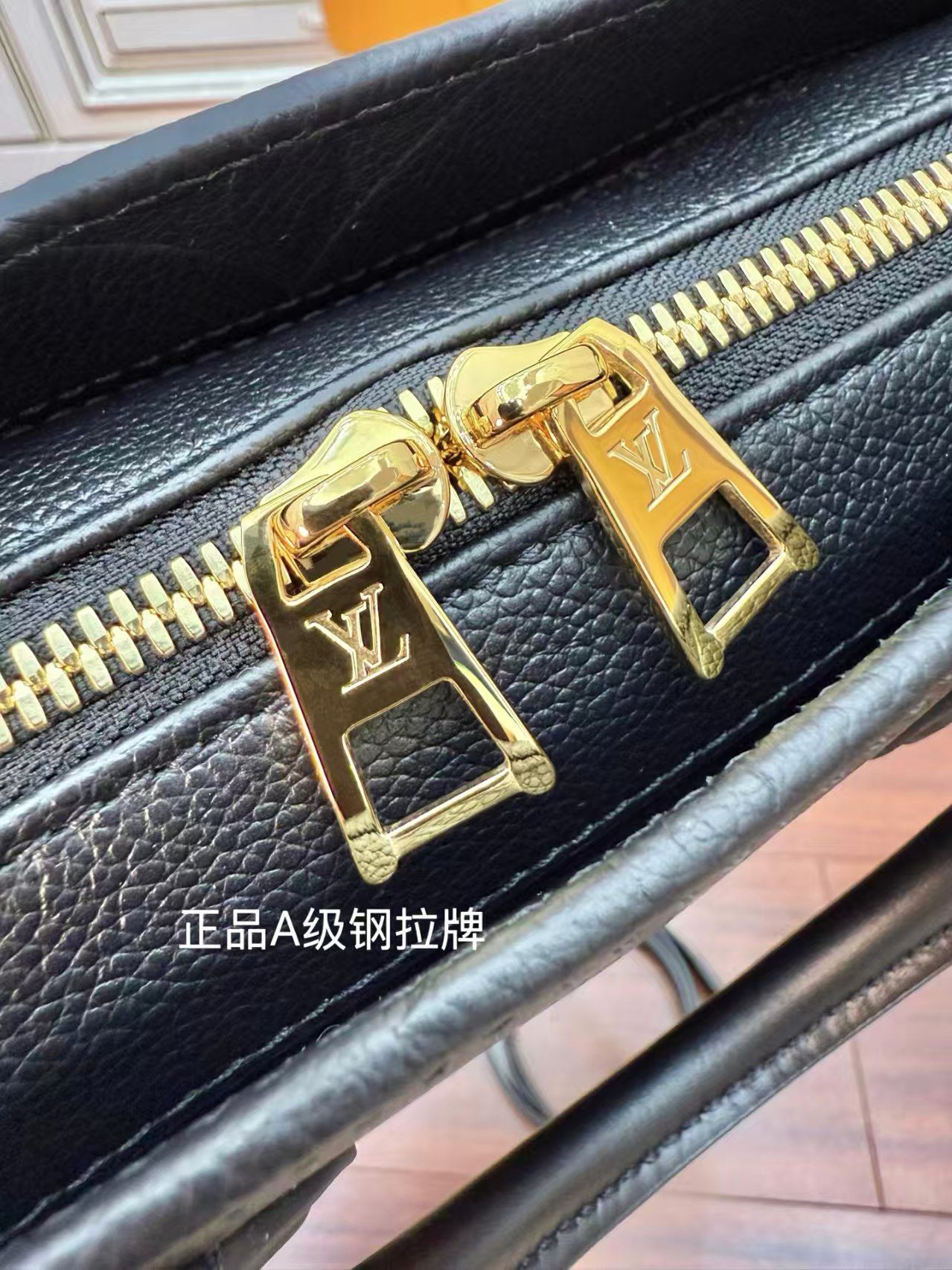 Louis Vuitton M23640 OnTheGo East West view 10