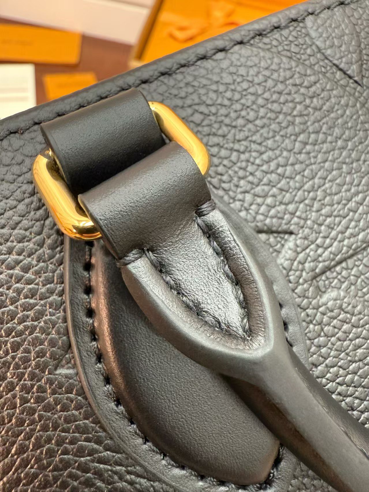 Louis Vuitton M23640 OnTheGo East West view 3