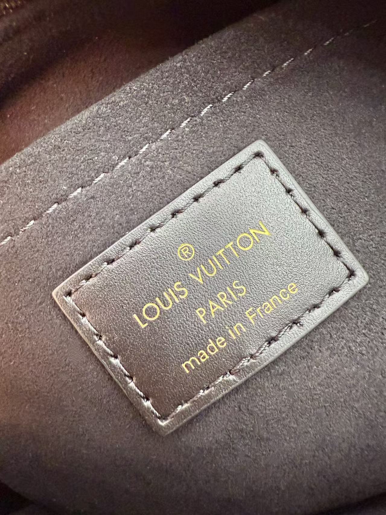 Louis Vuitton M23640 OnTheGo East West view 4
