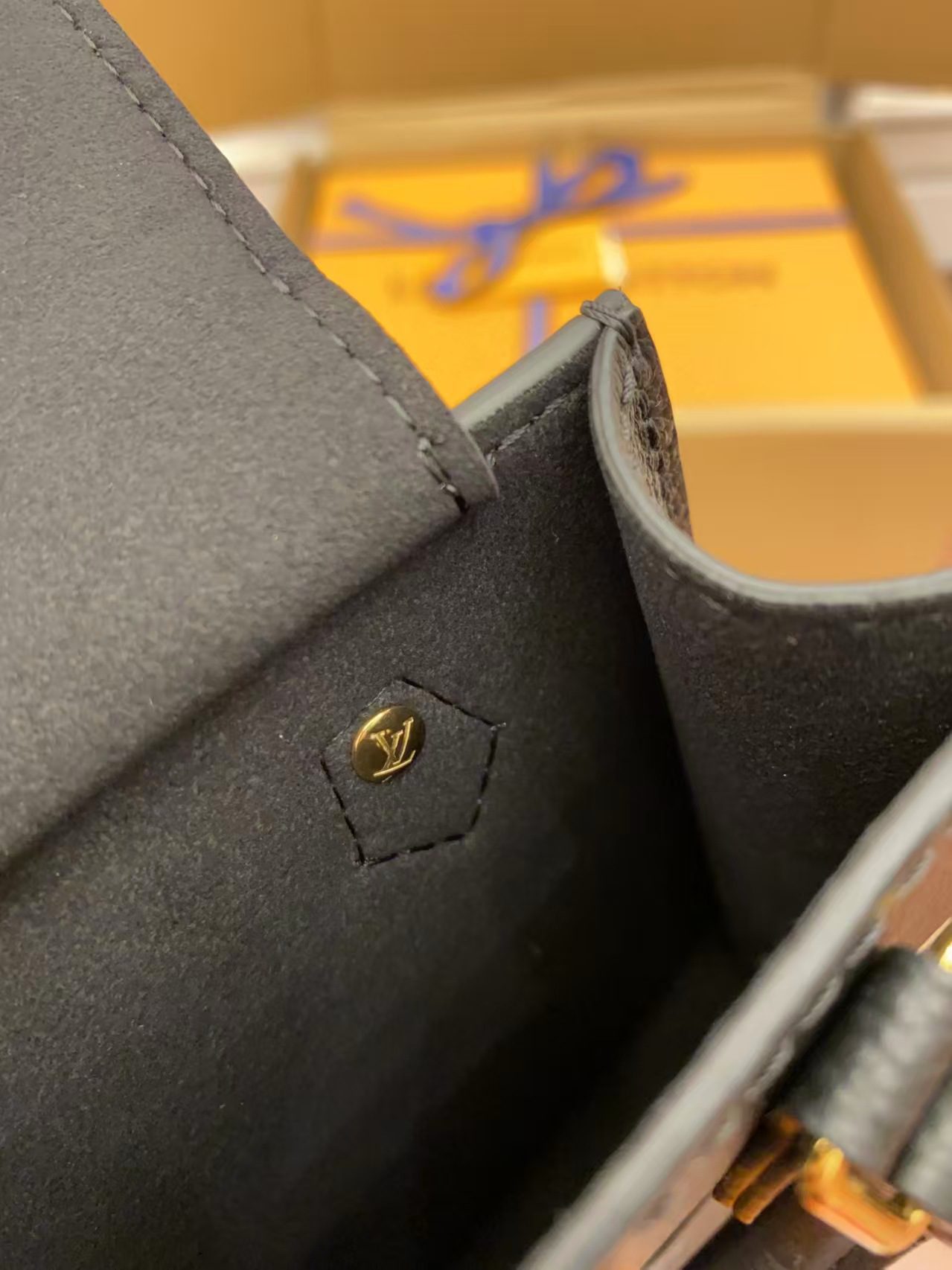 Louis Vuitton Mini Tote Bag M57937 view 12