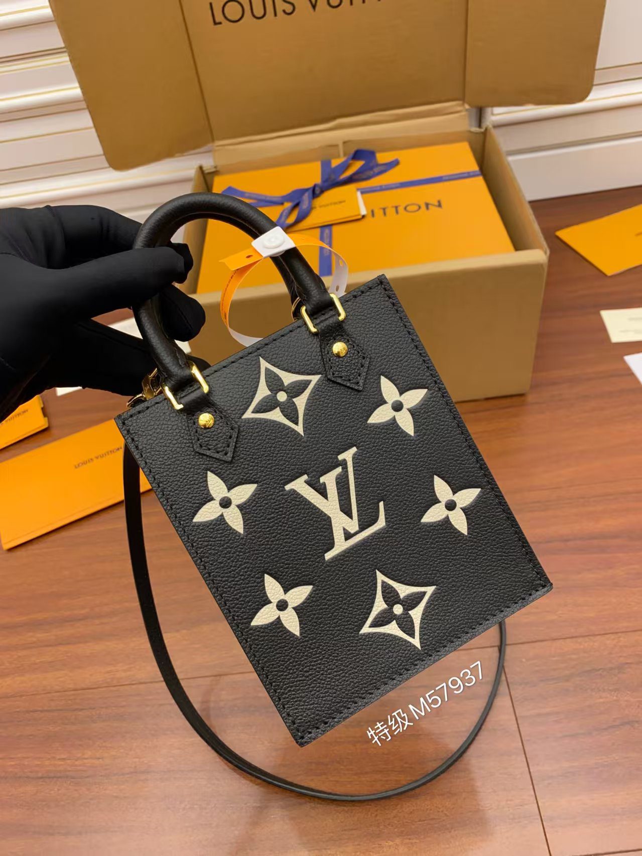 Louis Vuitton Mini Tote Bag M57937 view 3