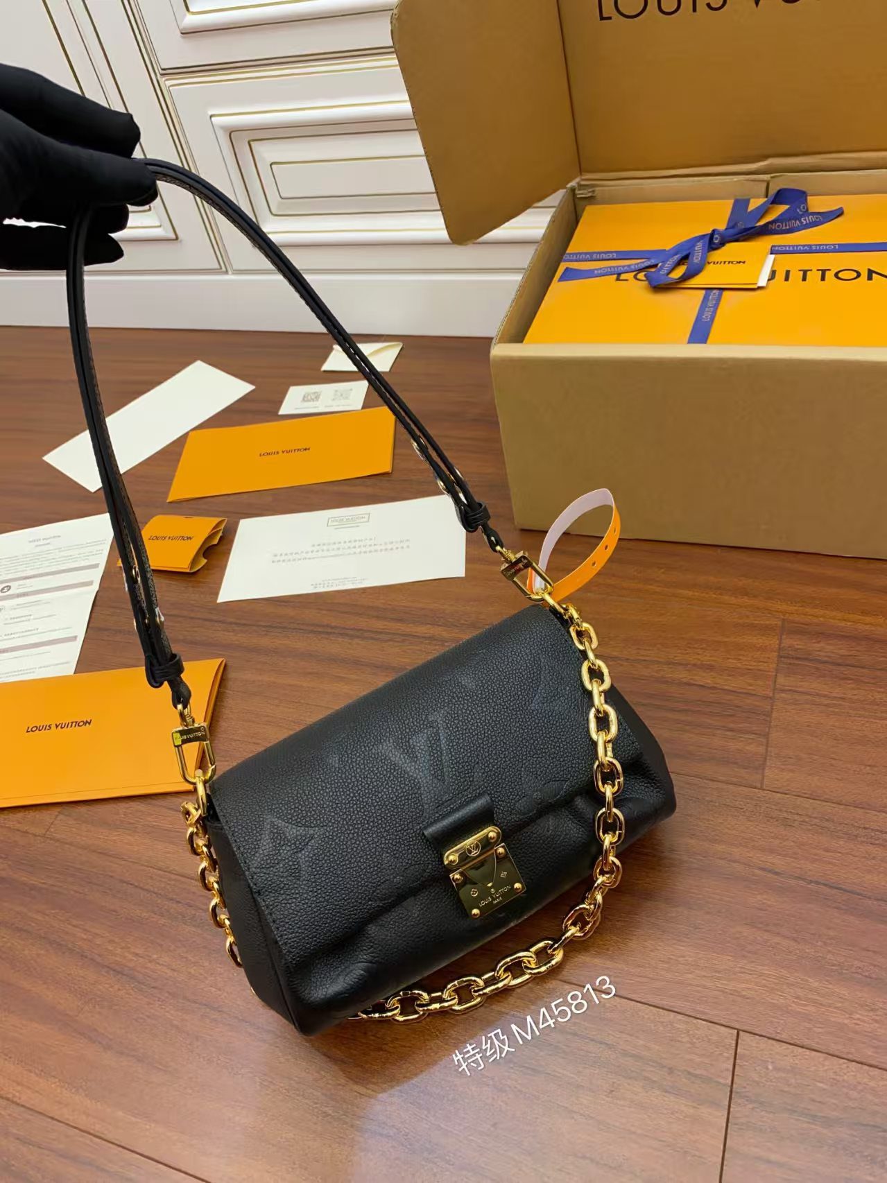 Louis Vuitton M45813 Favorite Bag view 1