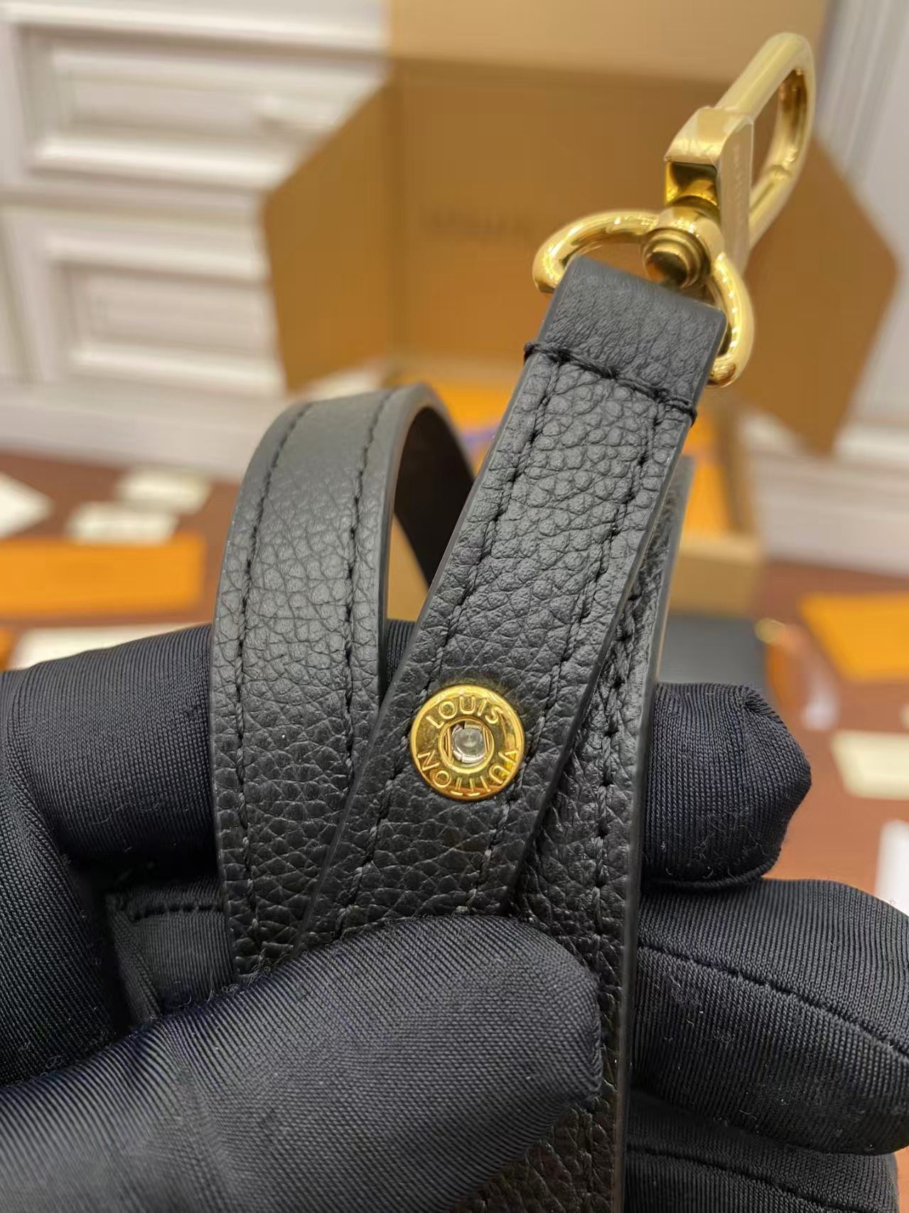 Louis Vuitton M45813 Favorite Bag view 11