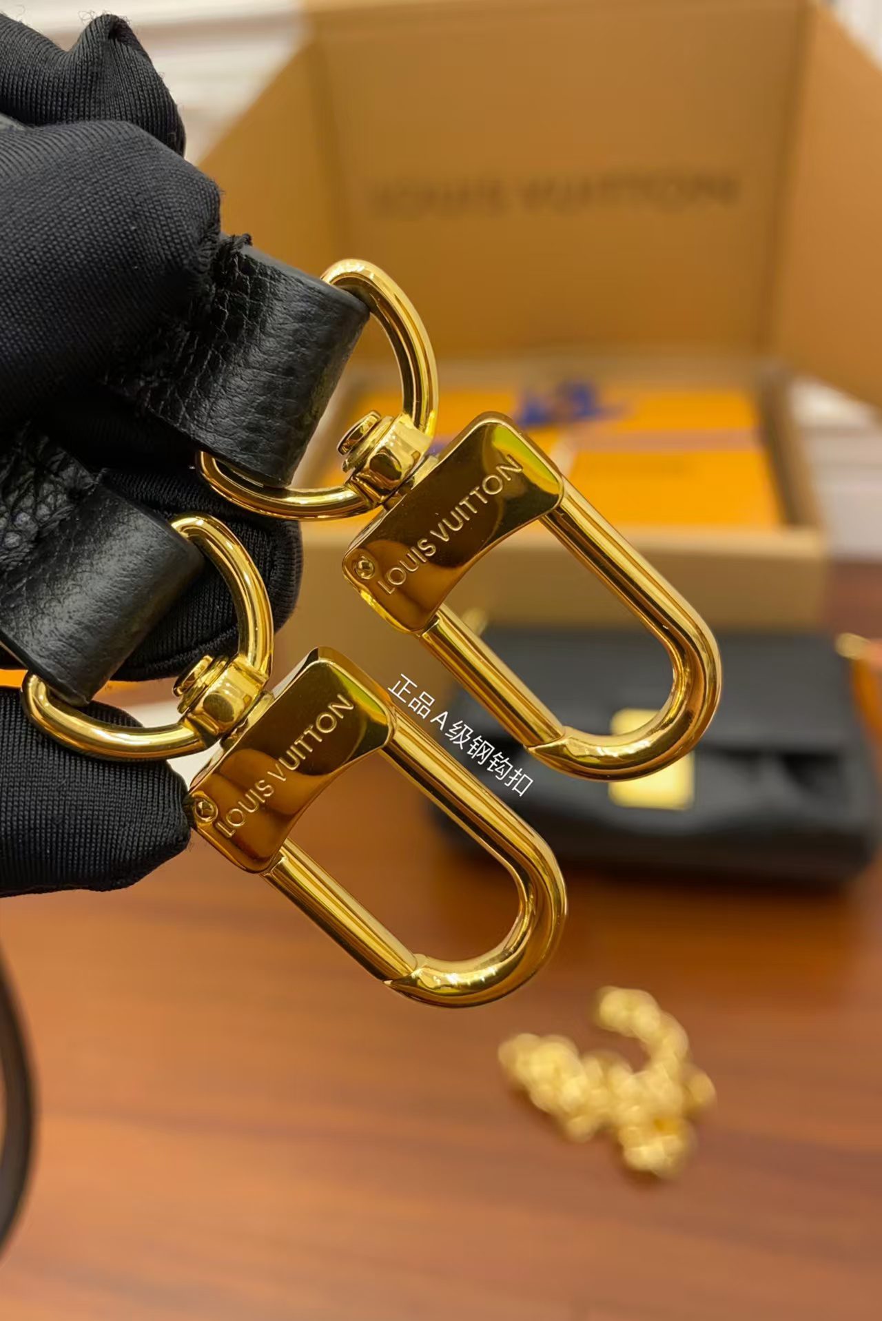 Louis Vuitton M45813 Favorite Bag view 12