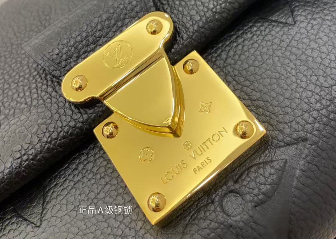 Louis Vuitton M45813 Favorite Bag view 3