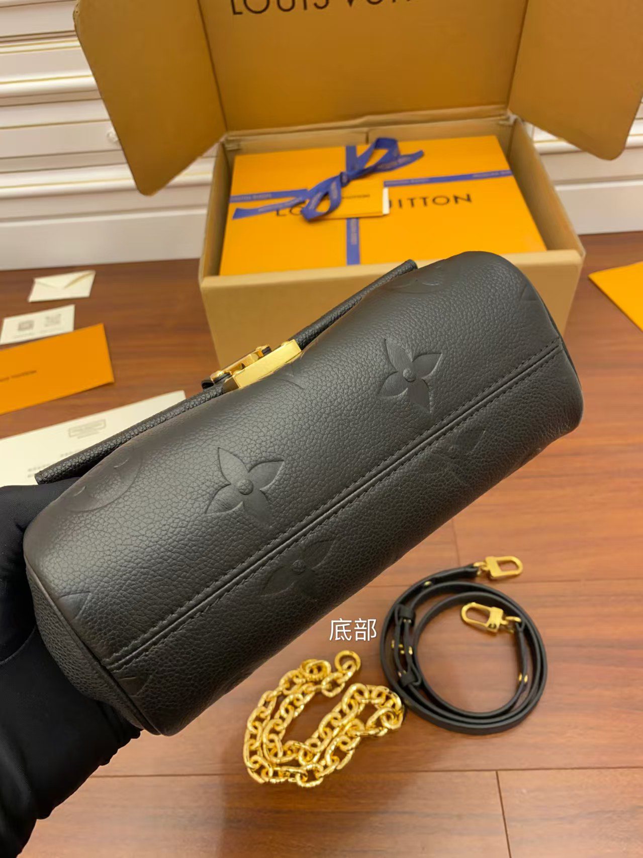 Louis Vuitton M45813 Favorite Bag view 4