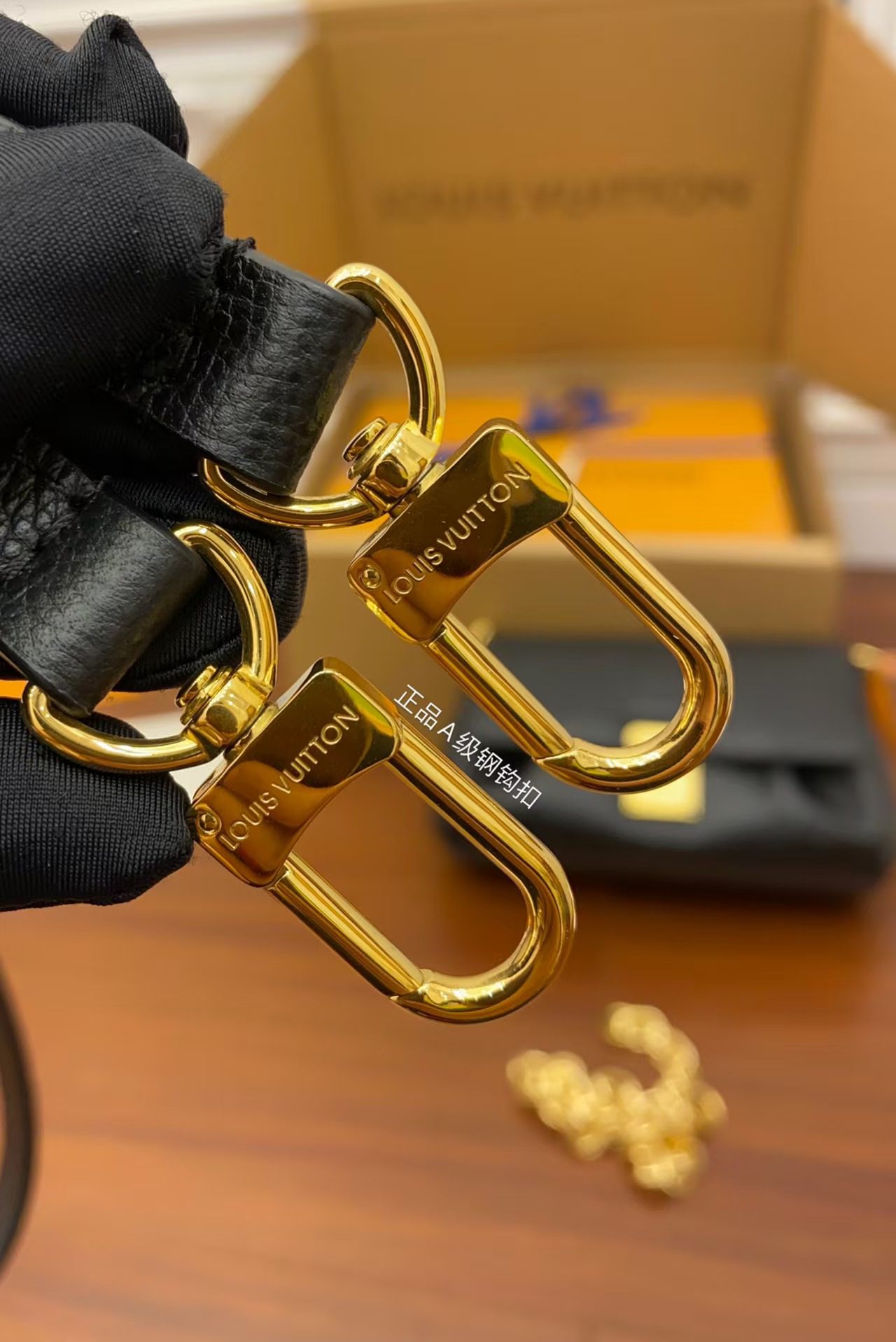 Louis Vuitton M45813 Favorite Bag view 8
