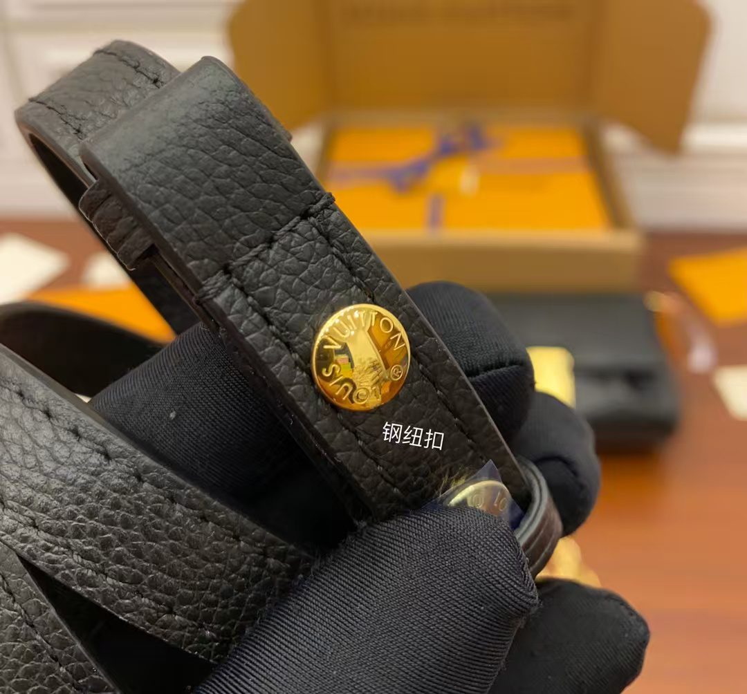 Louis Vuitton M45813 Favorite Bag view 9