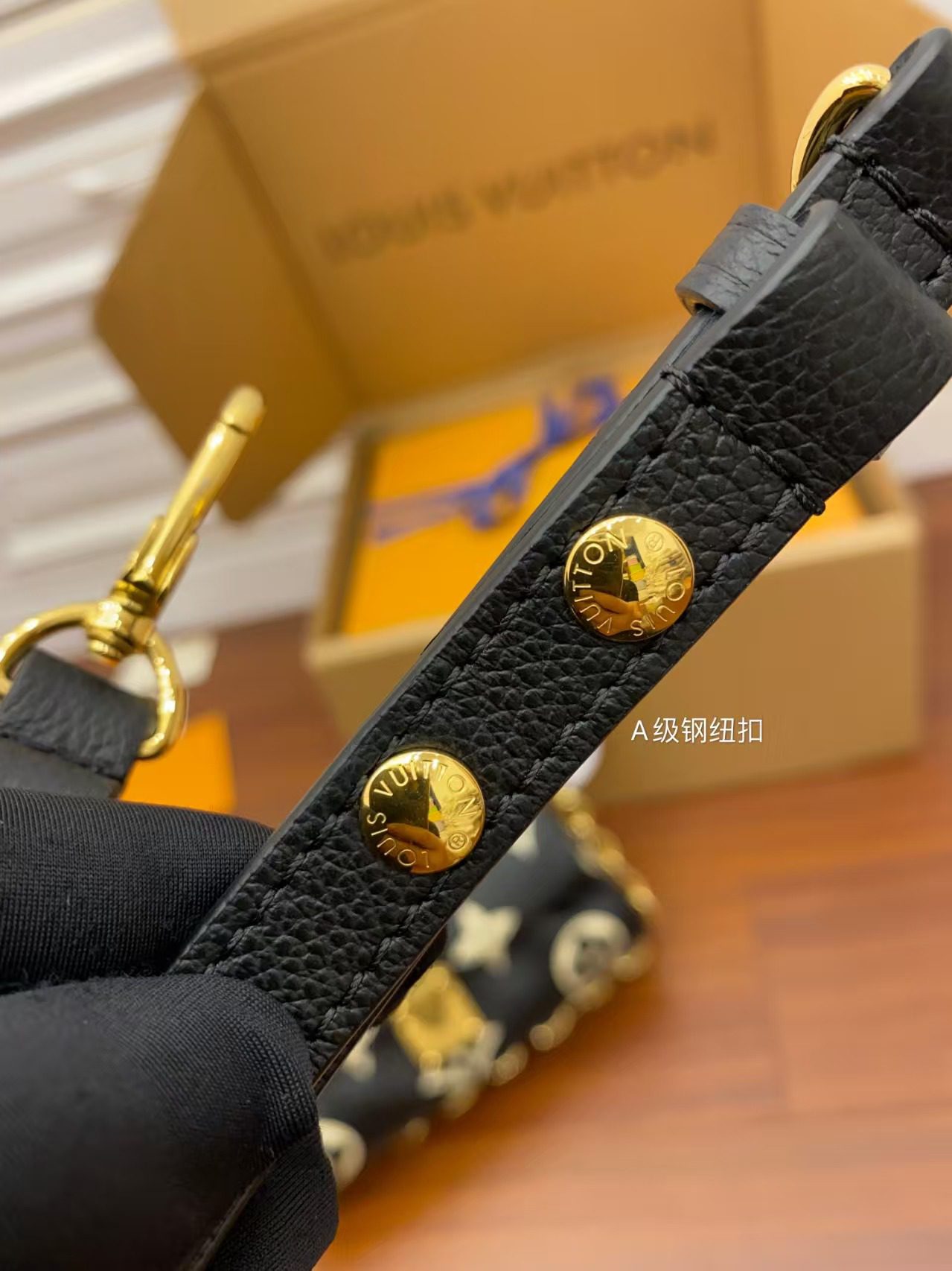 Louis Vuitton M45859 Favorite Bag view 10