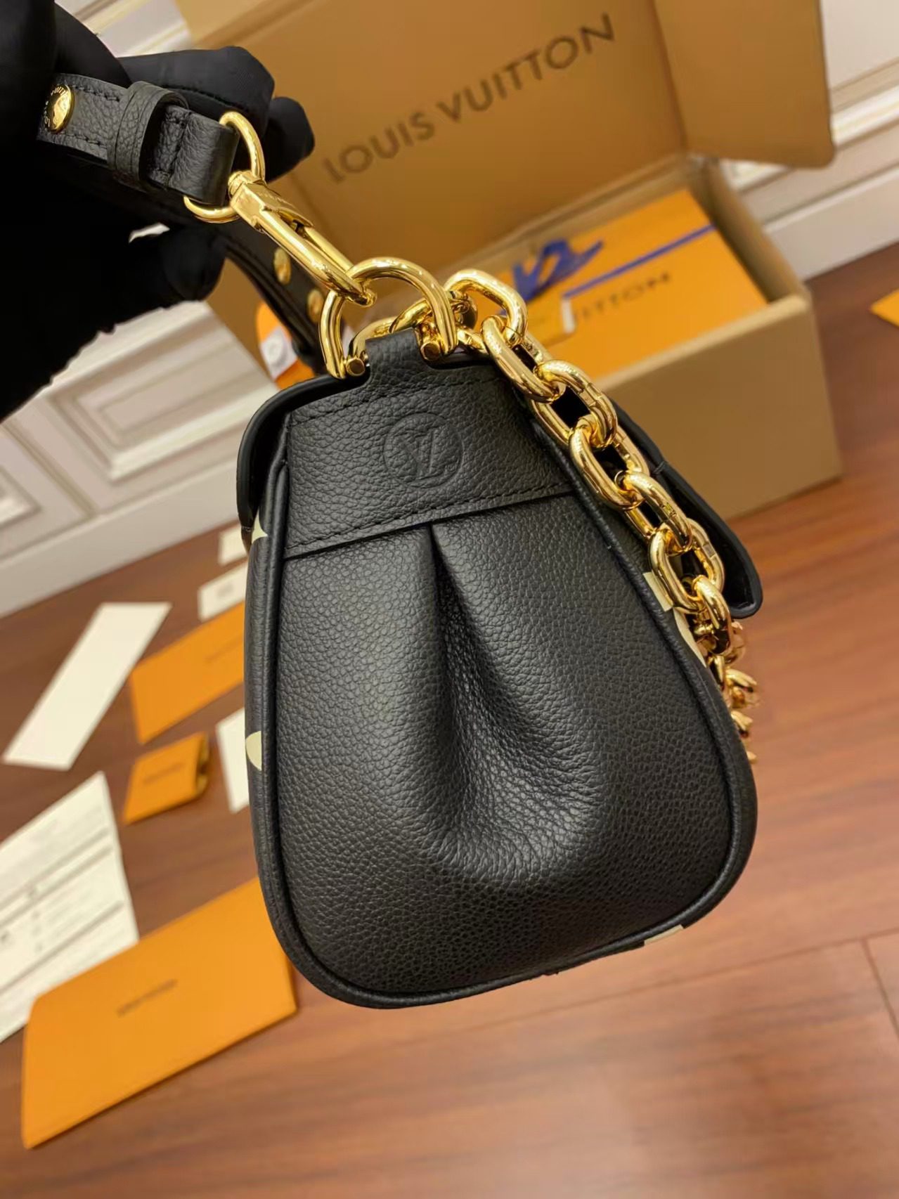 Louis Vuitton M45859 Favorite Bag view 11