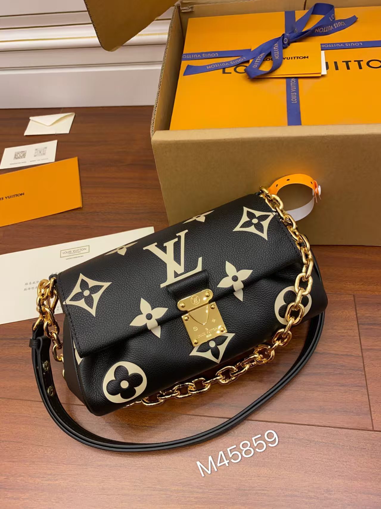 Louis Vuitton M45859 Favorite Bag view 2