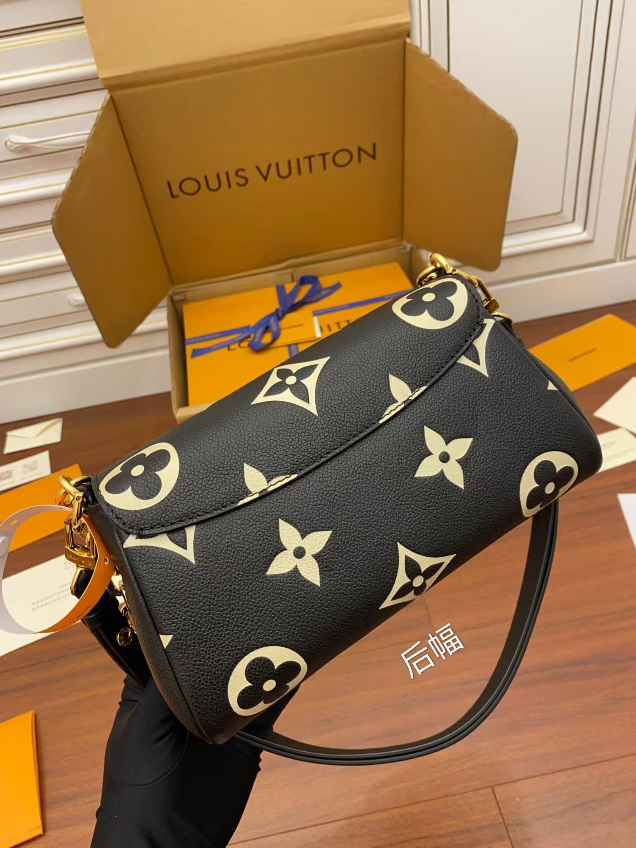 Louis Vuitton M45859 Favorite Bag view 3