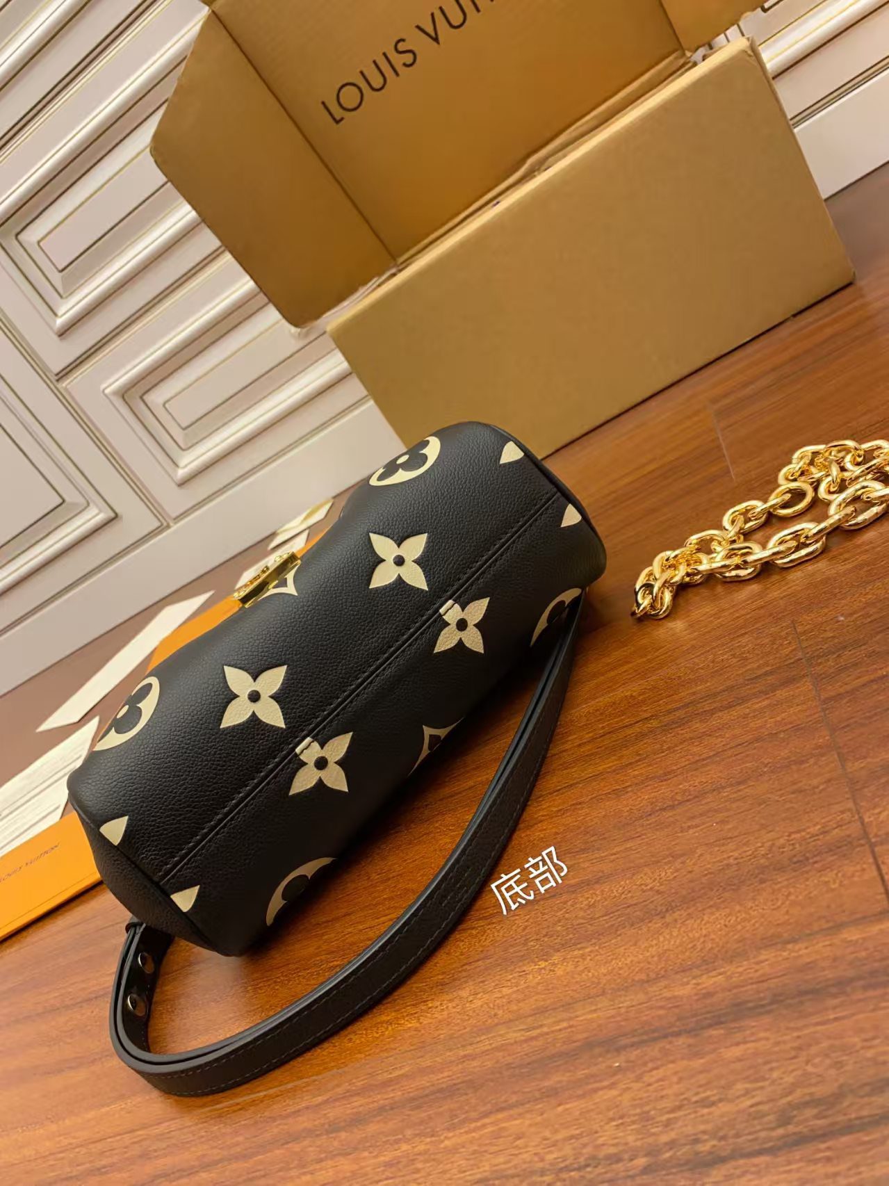 Louis Vuitton M45859 Favorite Bag view 5