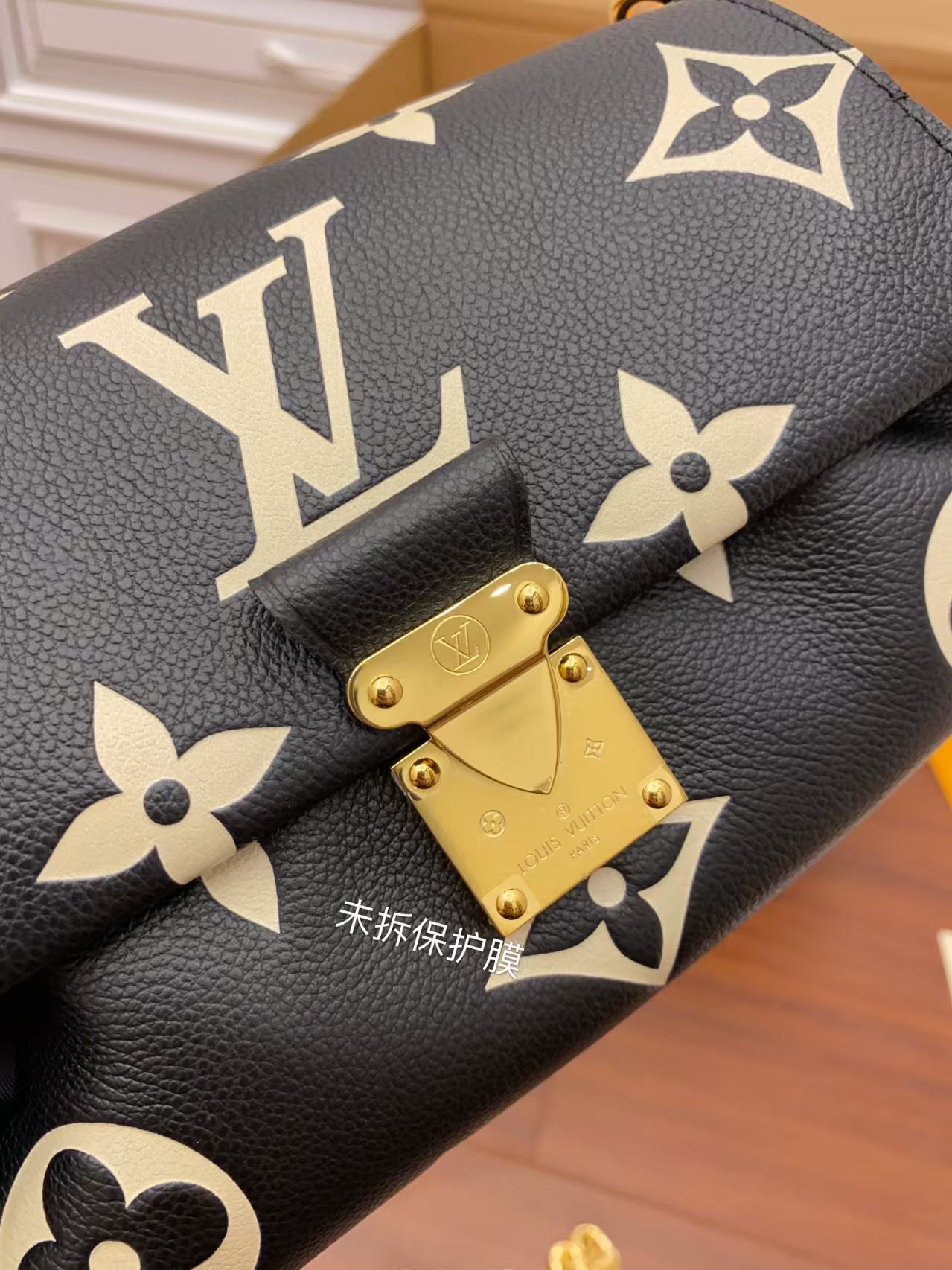 Louis Vuitton M45859 Favorite Bag view 6