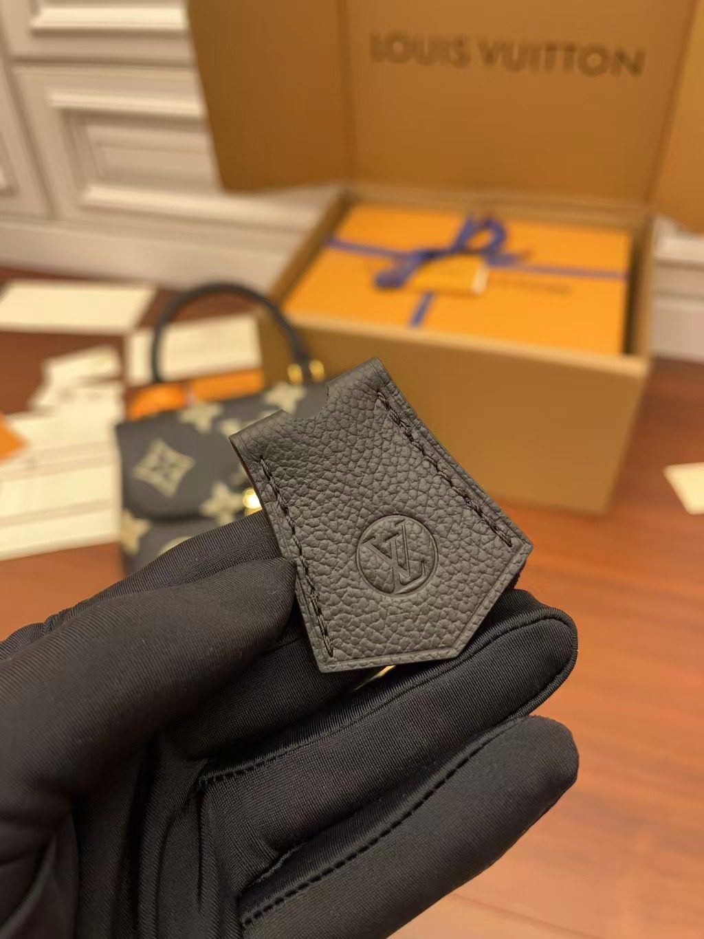 Louis Vuitton Madeleine M45978 view 10