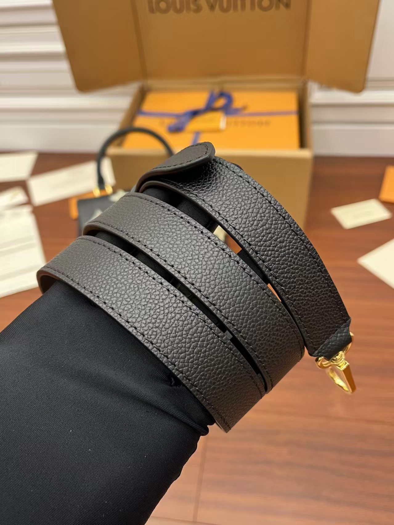 Louis Vuitton Madeleine M45978 view 2