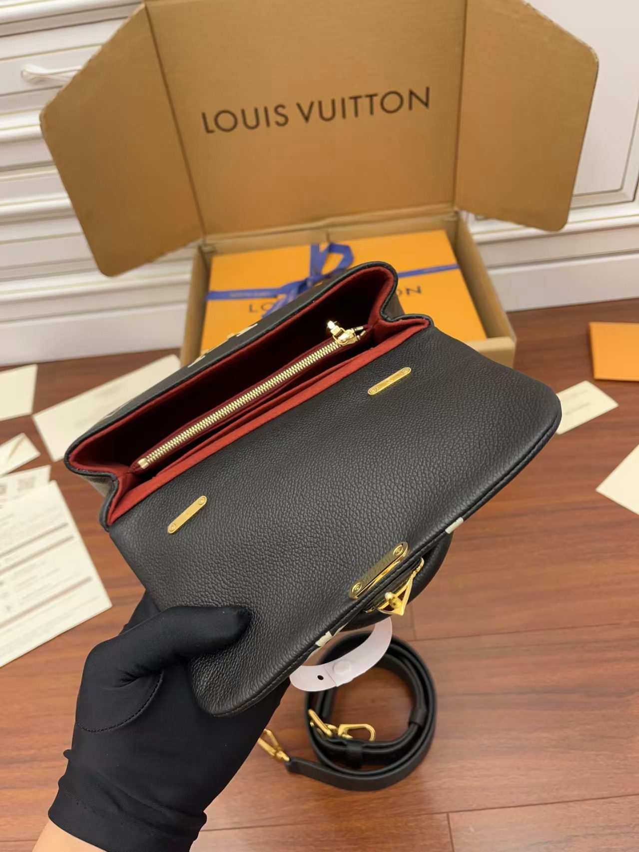 Louis Vuitton Madeleine M45978 view 5