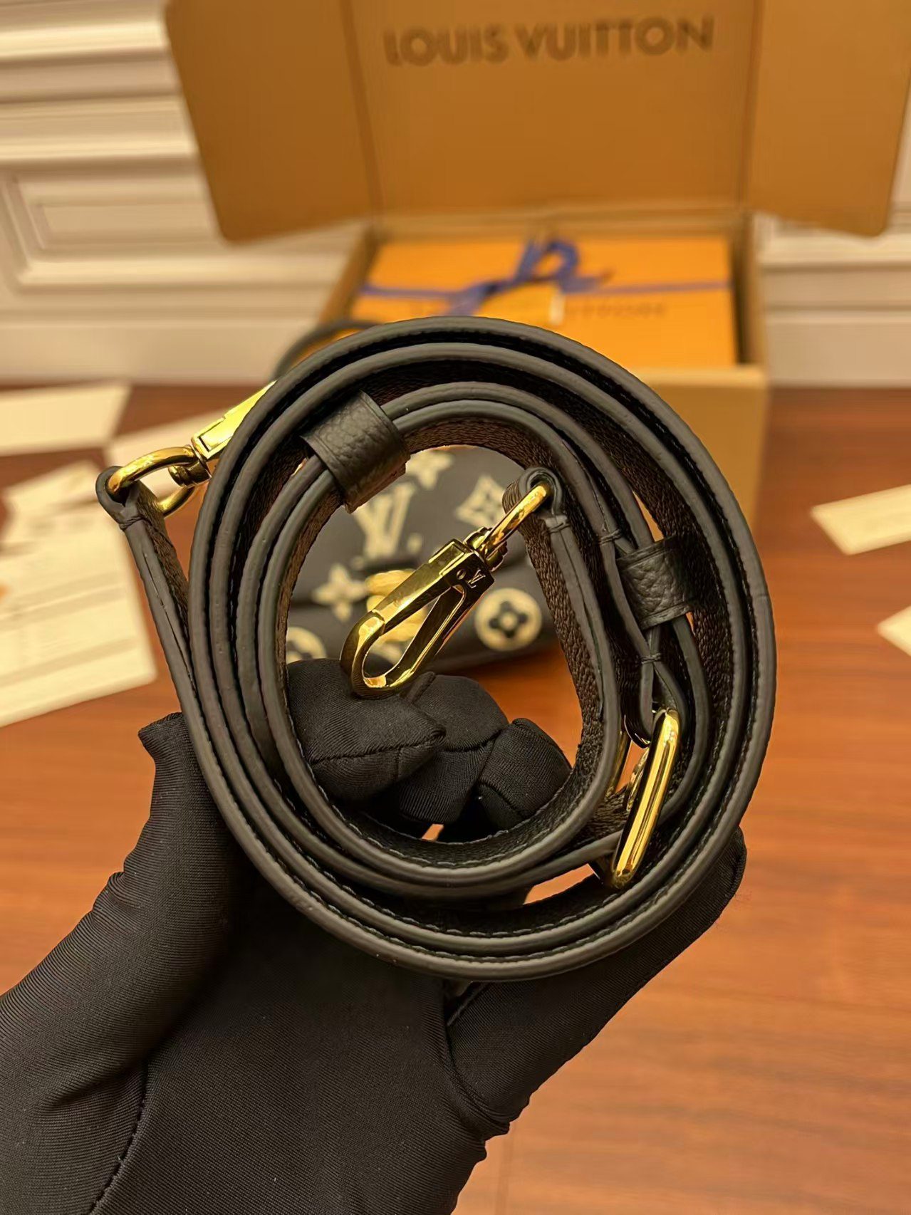 Louis Vuitton Madeleine M45978 view 8