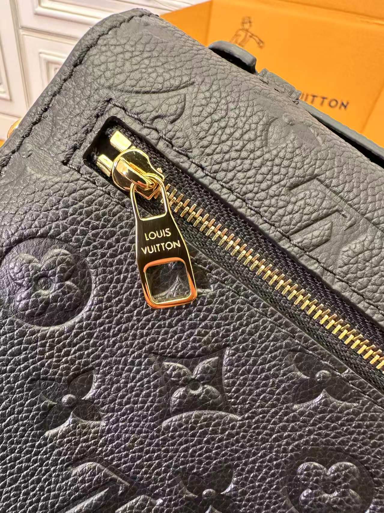 Louis Vuitton M46595 Pochette Métis East West view 4