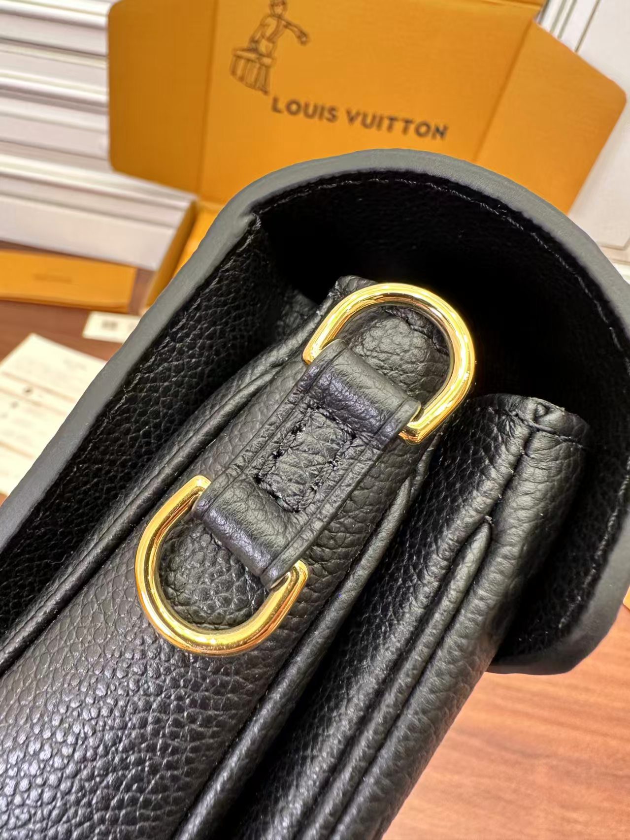 Louis Vuitton M46595 Pochette Métis East West view 6