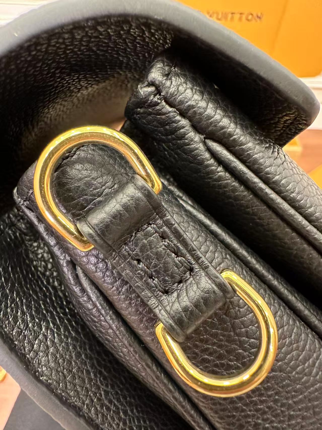 Louis Vuitton Pochette Métis East West M46596 view 10